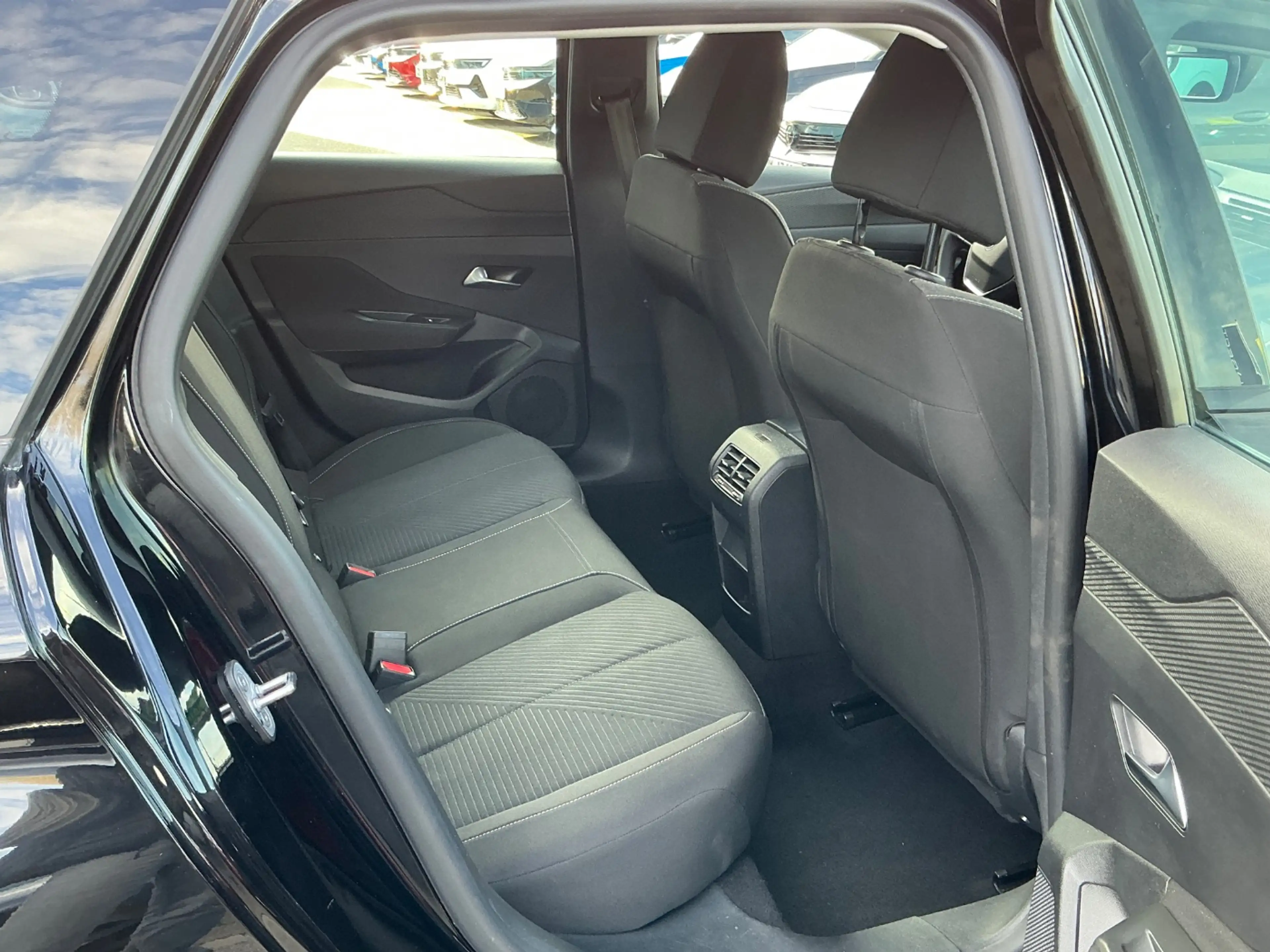 Peugeot 308 1.2 PureTech 130 SW Active Pack LED+SHZ+LM — photo 11