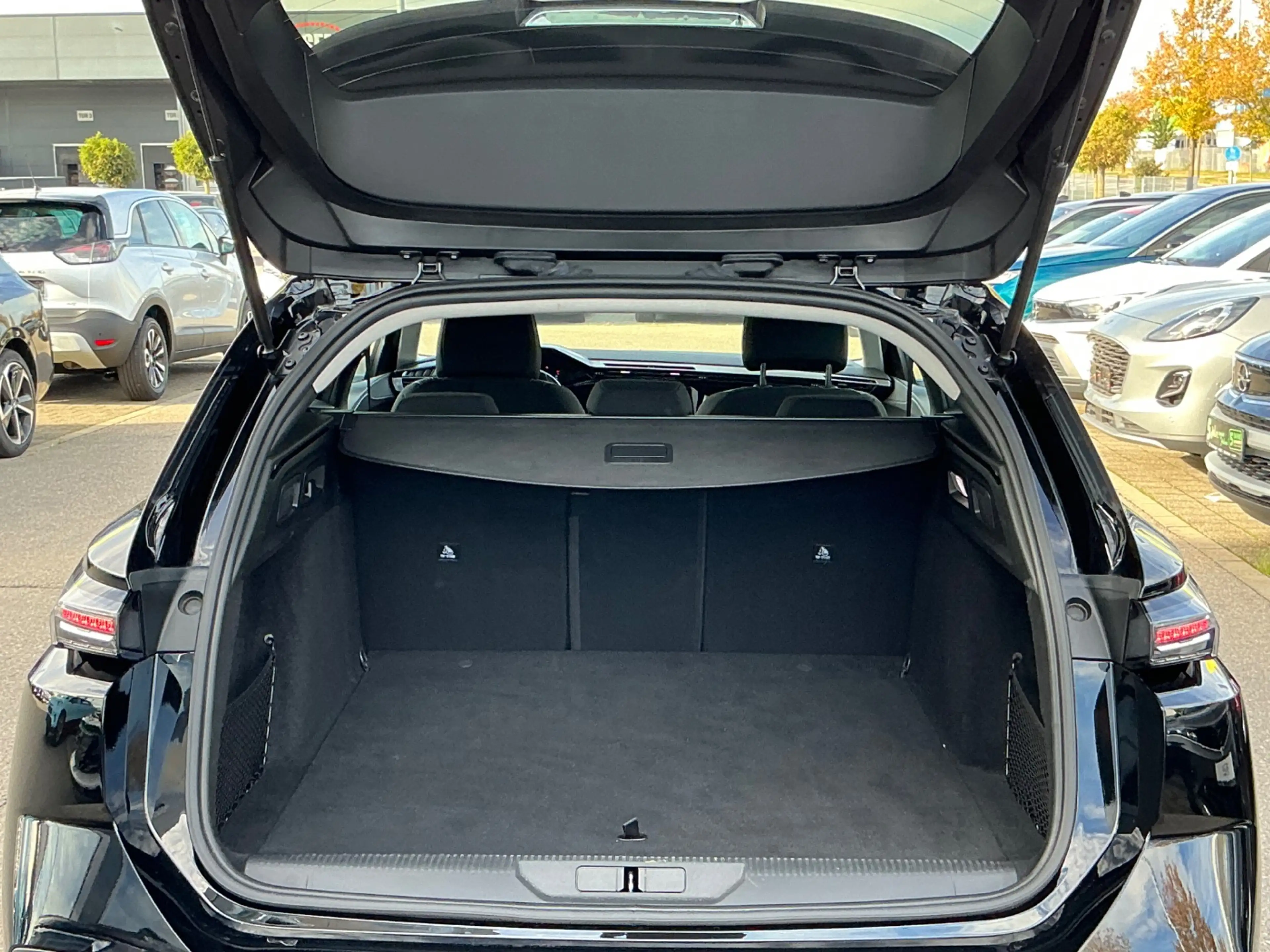 Peugeot 308 1.2 PureTech 130 SW Active Pack LED+SHZ+LM — photo 12