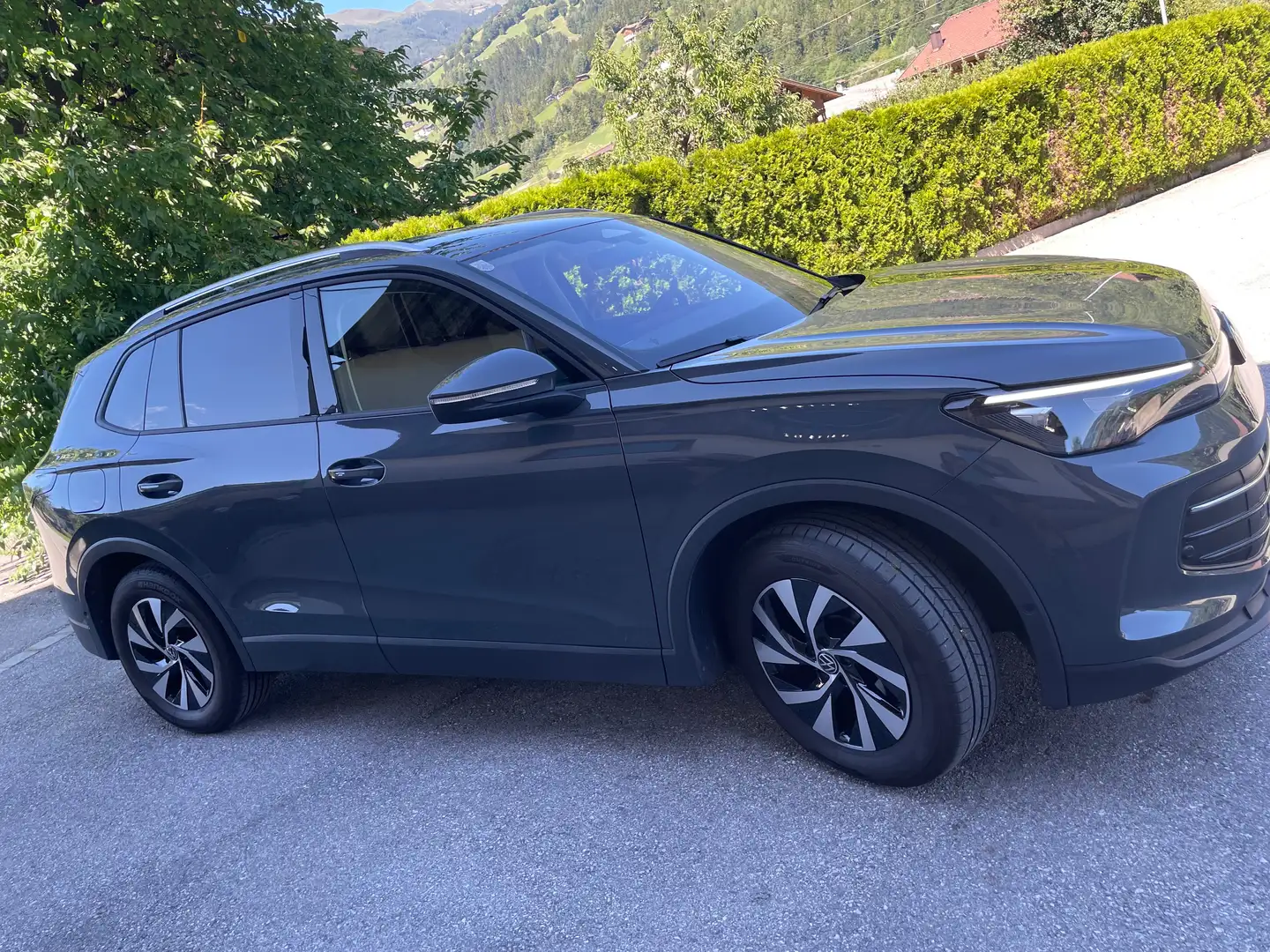Volkswagen Tiguan Tiguan 2.0 TDI SCR Friends DSG Friends Grau - 1