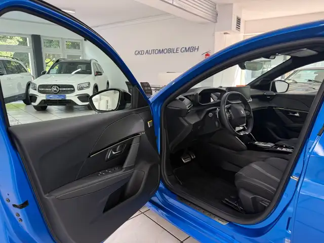 Peugeot 208 view 6