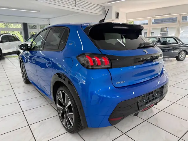 Peugeot 208 view 2