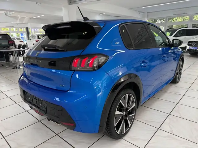Peugeot 208 view 3