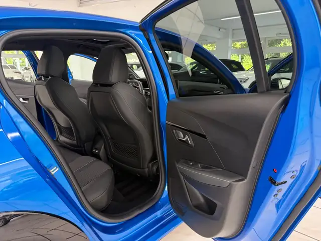 Peugeot 208 view 9