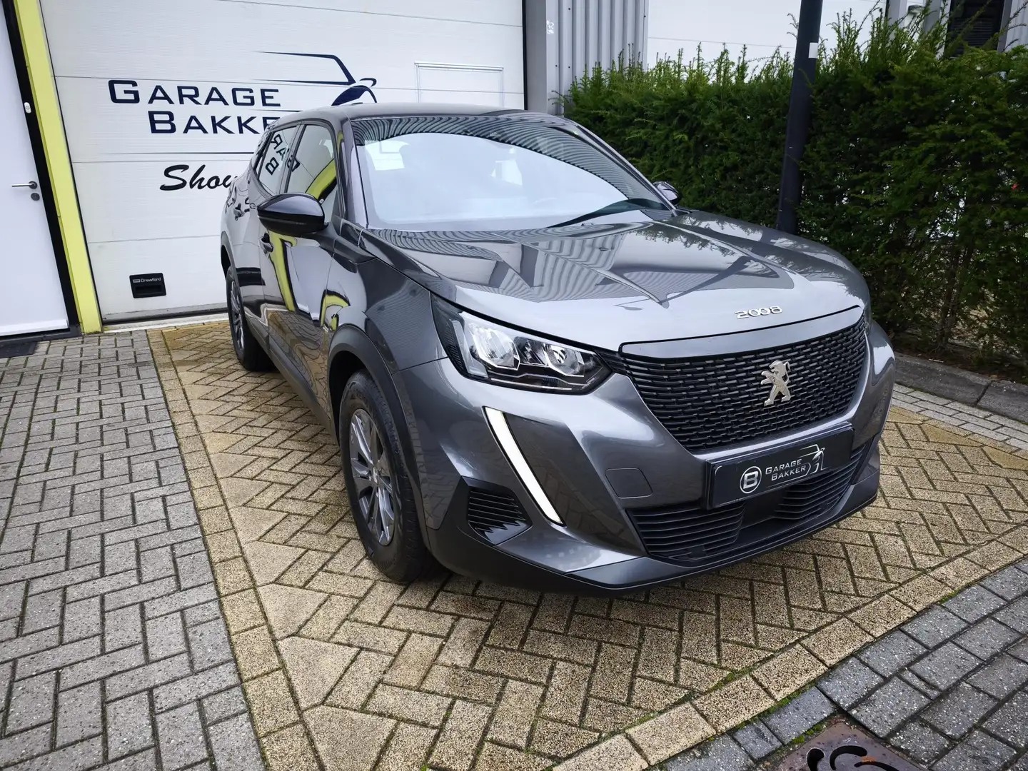 Peugeot 2008 1.2 PureTech Active Pack Aut. Airco | Apple CarPla Gris - 1