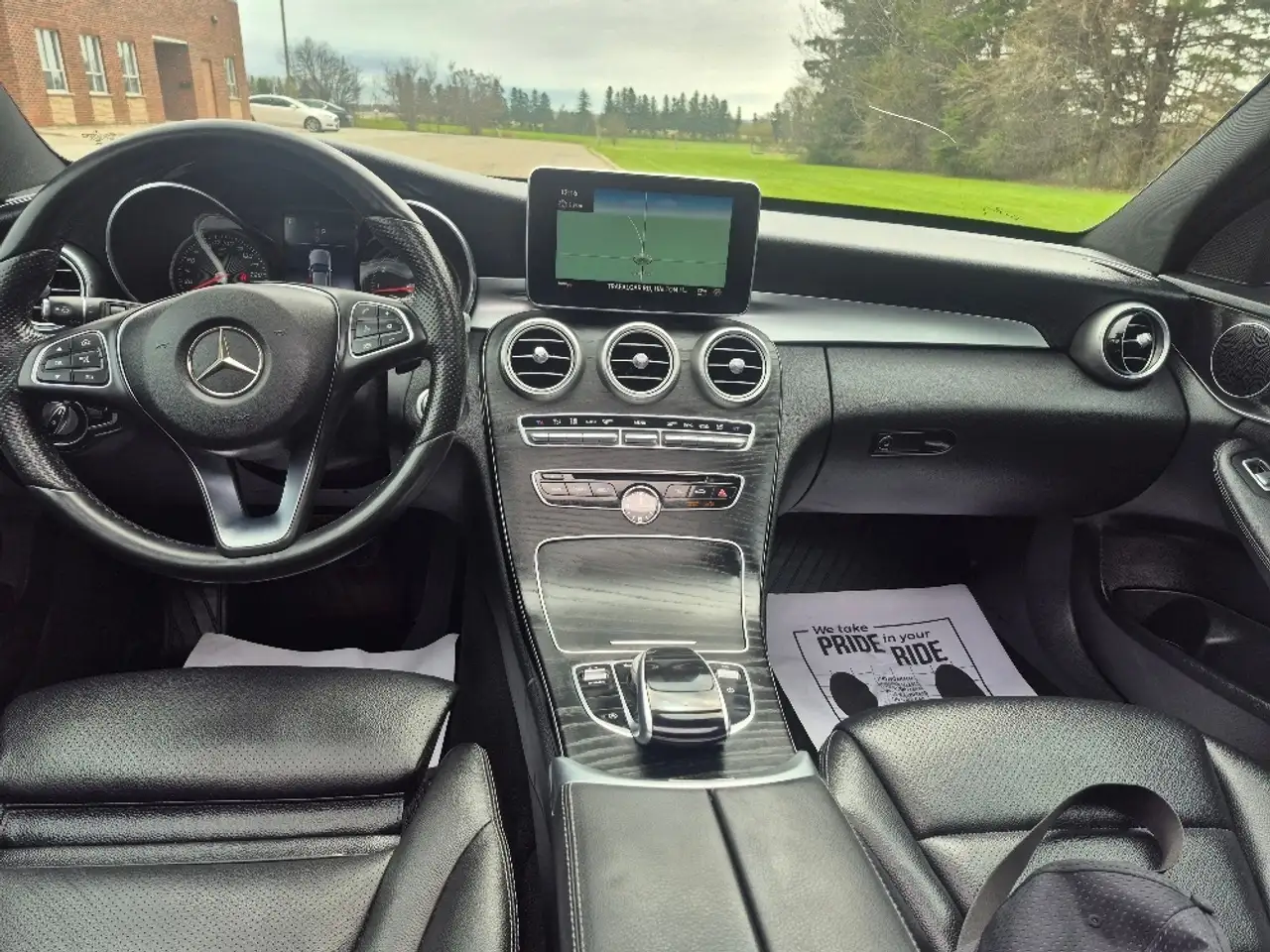 Mercedes-Benz C-Class снимка Mercedes-Benz C-Class