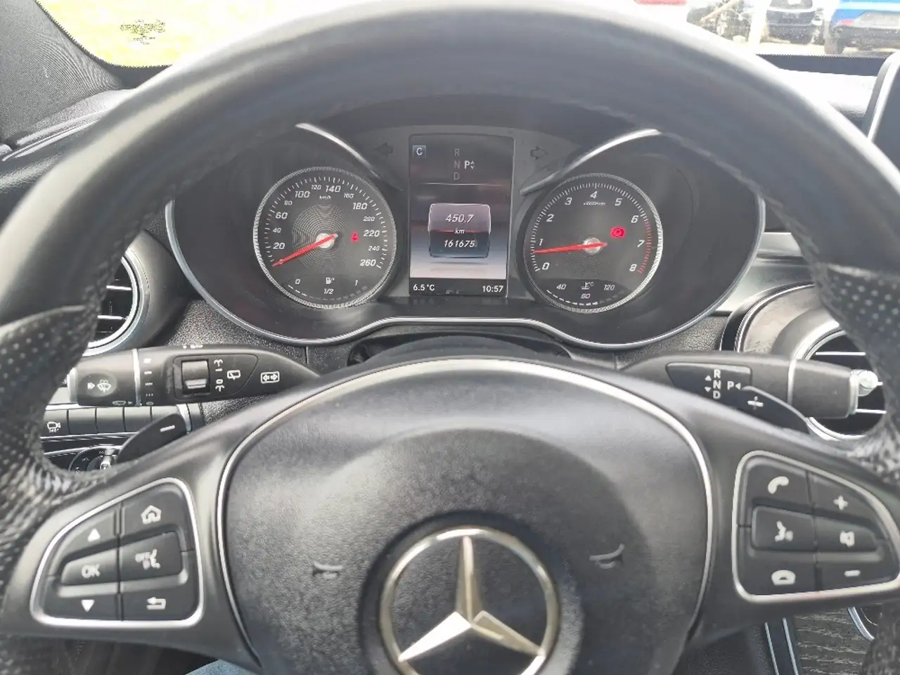 Mercedes-Benz C-Class снимка Mercedes-Benz C-Class