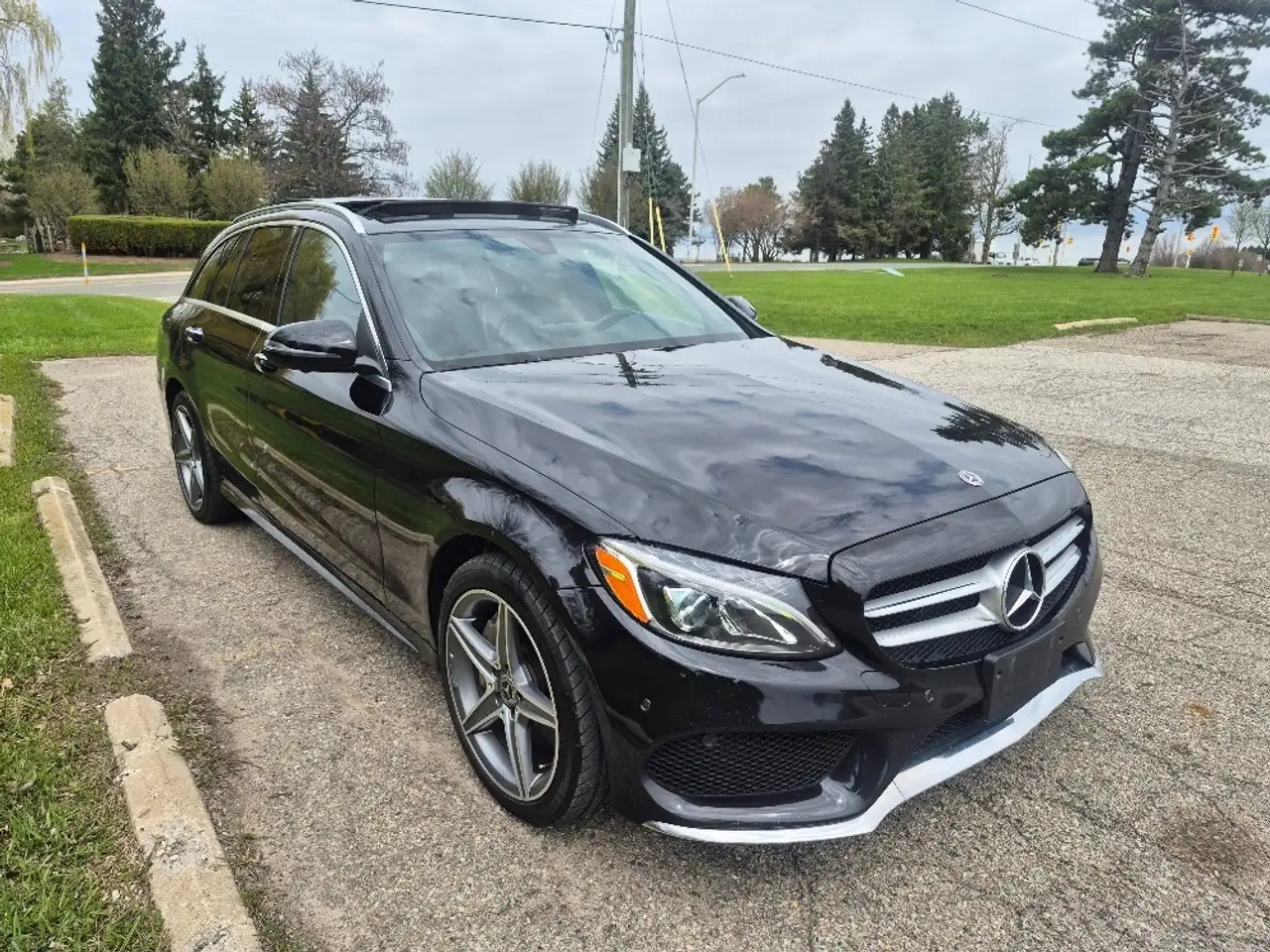 Mercedes-Benz C-Class снимка Mercedes-Benz C-Class