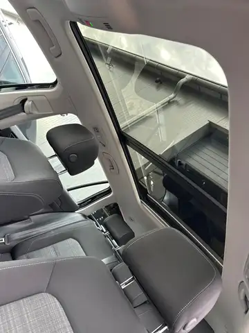 Volkswagen Passat view 13