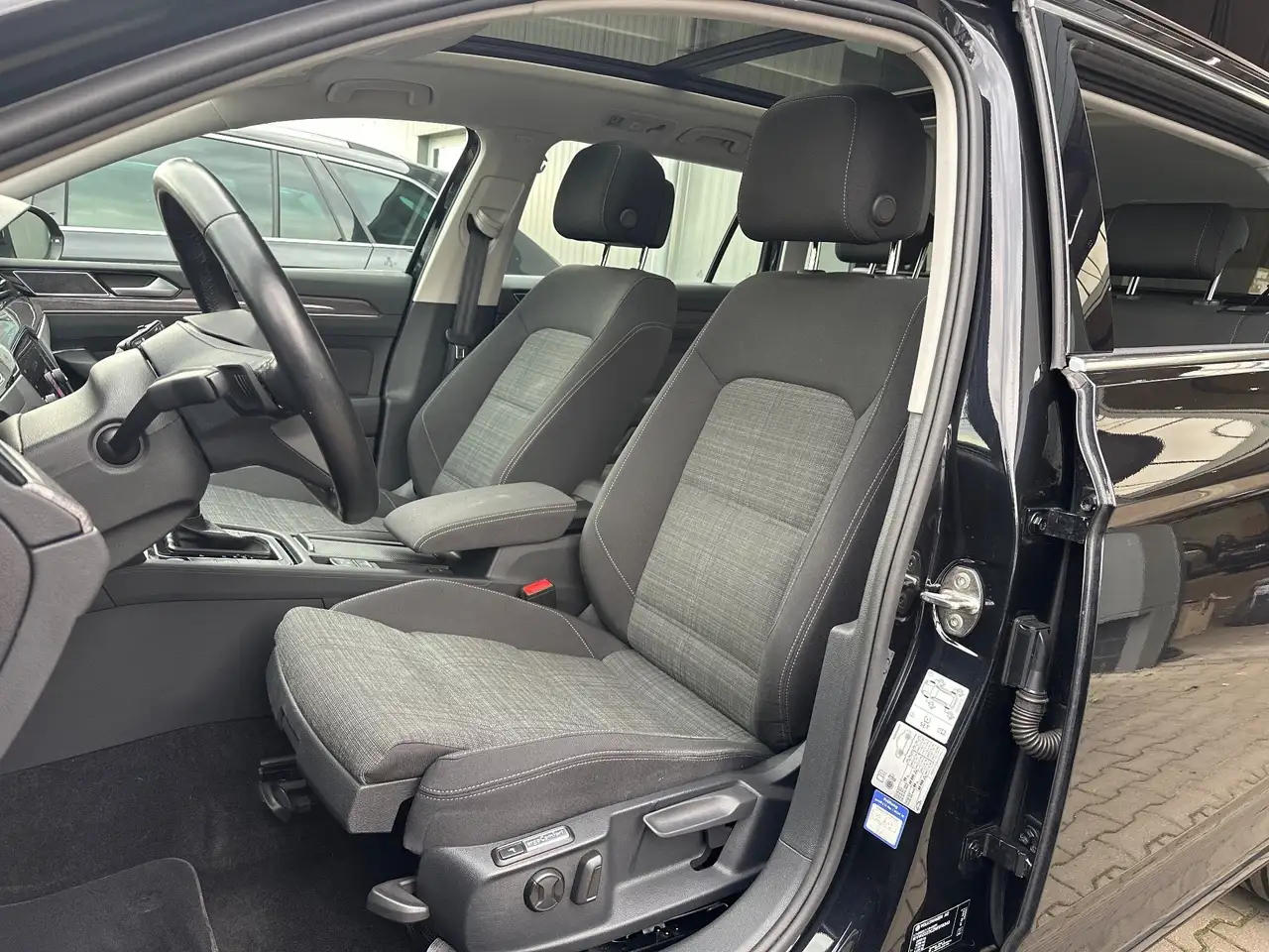 Volkswagen Passat 2.0 TDI DSG Business NAV+LED+PANO+AHK+KAM+17ZO, миниатюра 12