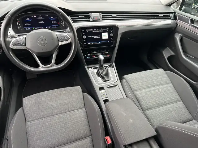 Volkswagen Passat view 15