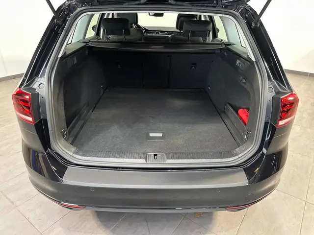 Volkswagen Passat view 8