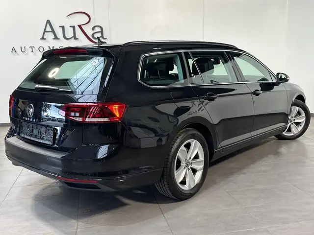 Volkswagen Passat view 4