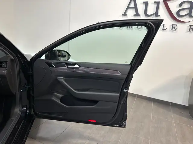 Volkswagen Passat view 7