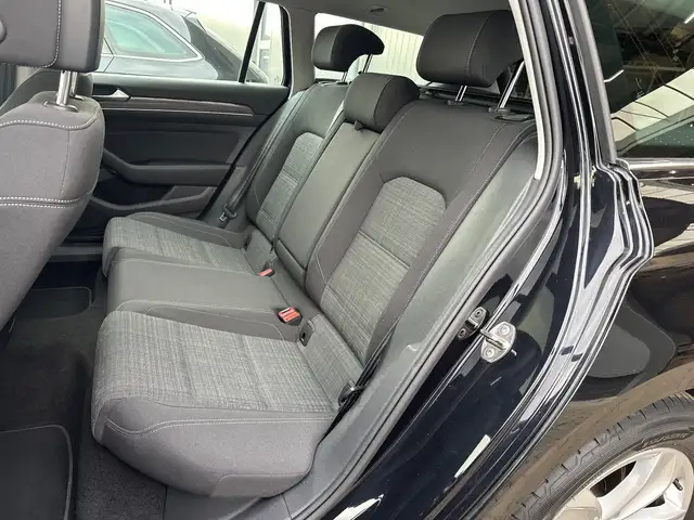 Volkswagen Passat view 14