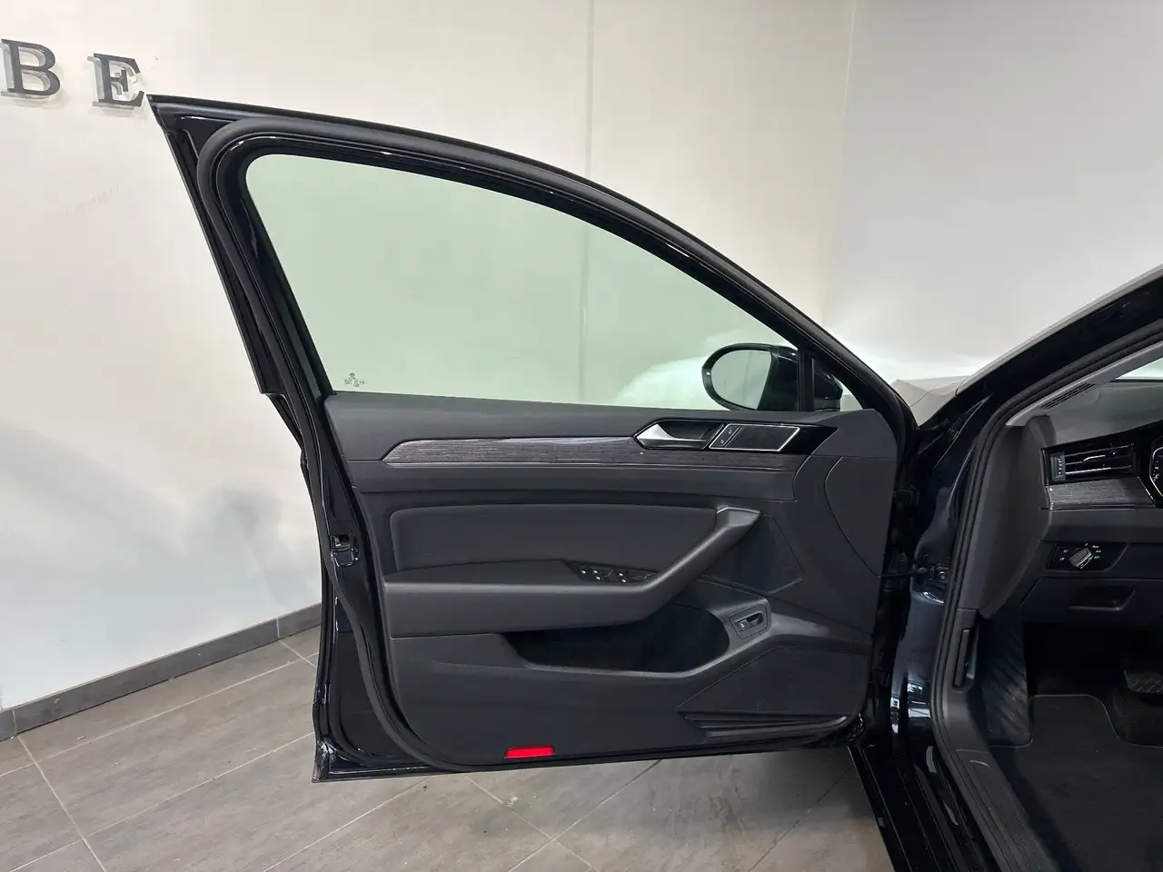 Volkswagen Passat 2.0 TDI DSG Business NAV+LED+PANO+AHK+KAM+17ZO, миниатюра 6