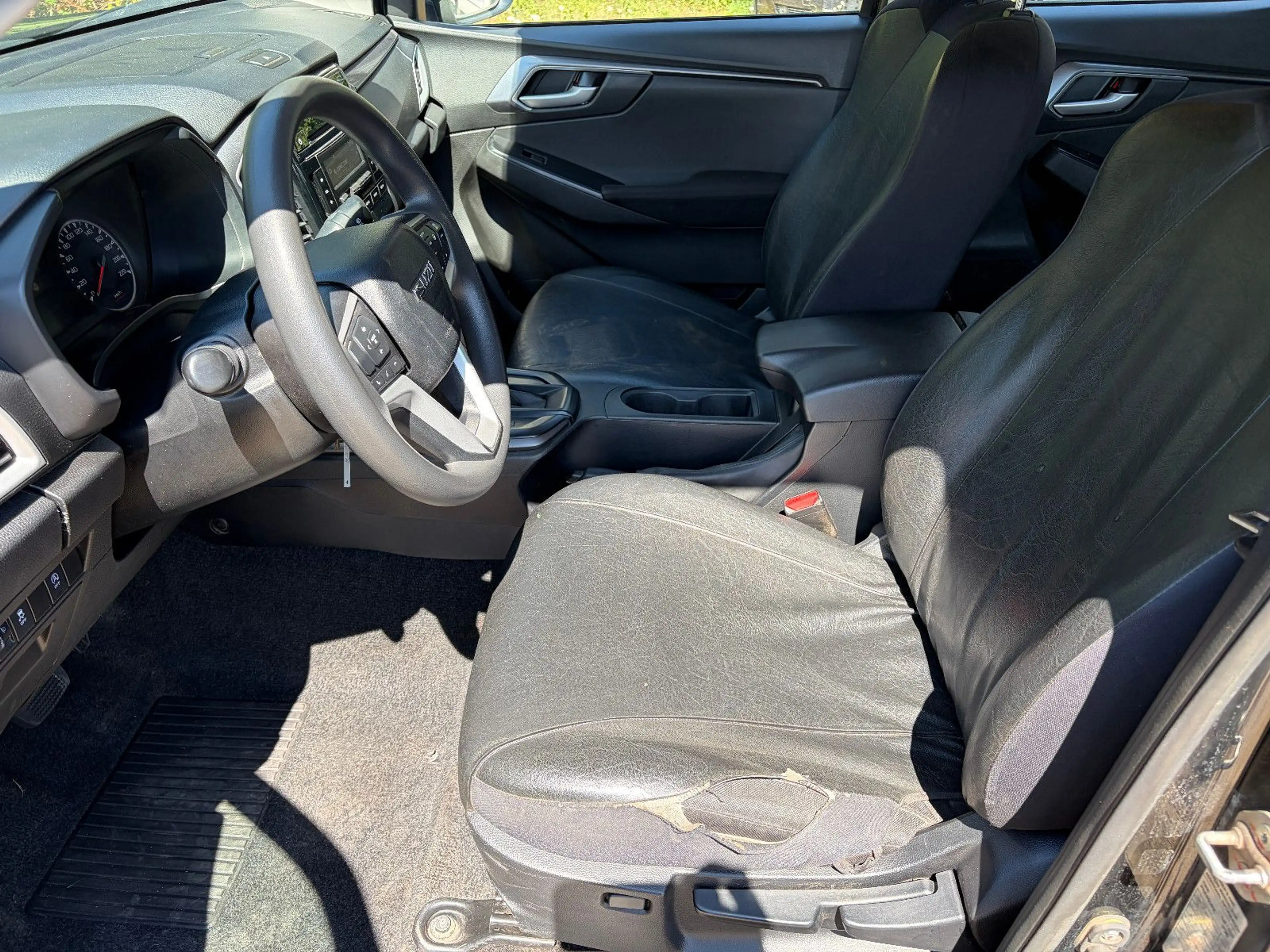 Isuzu D-Max LS Doka Automatik Hardtop — photo 9