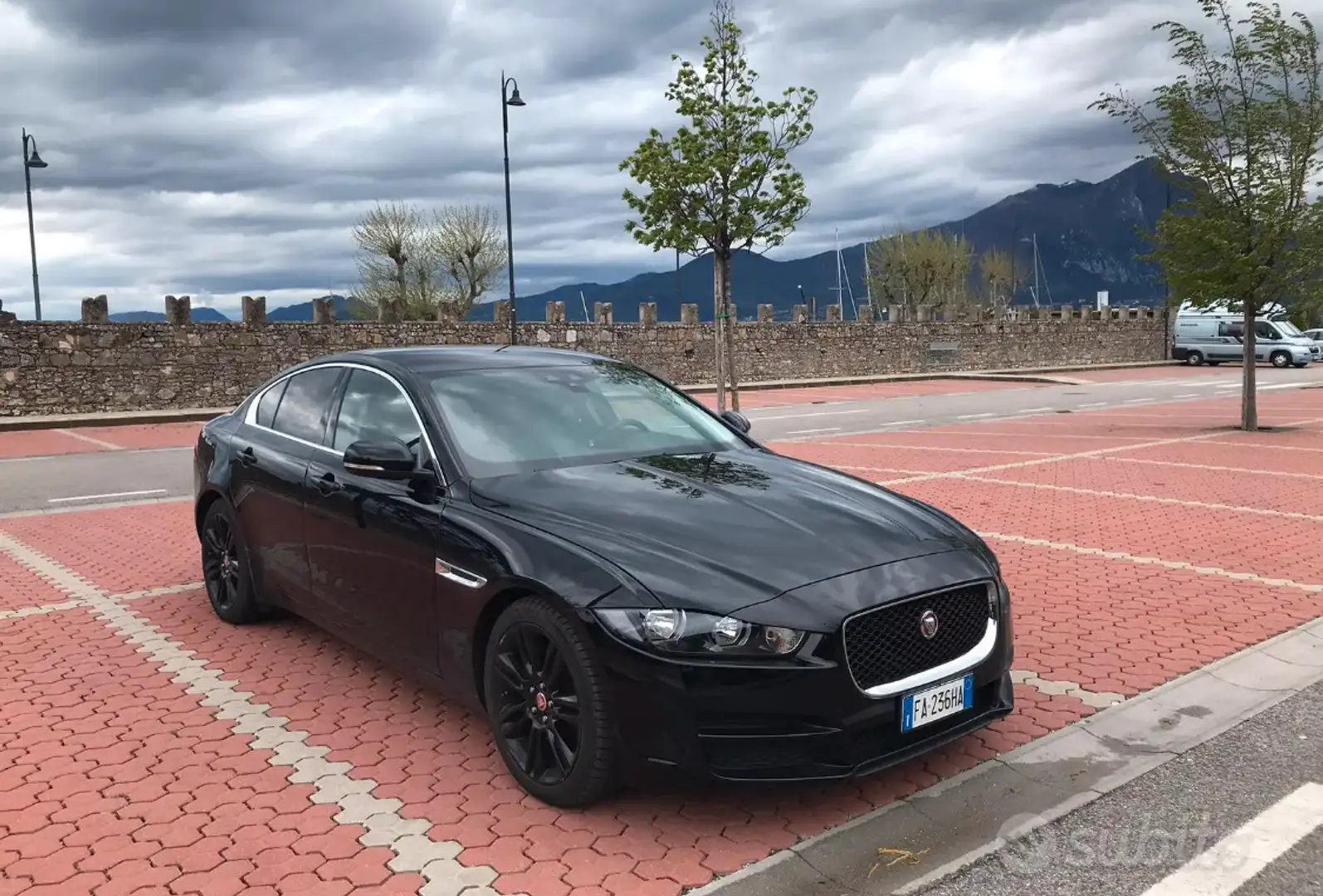 Jaguar XE 2.0d R-Sport 180cv auto - 1