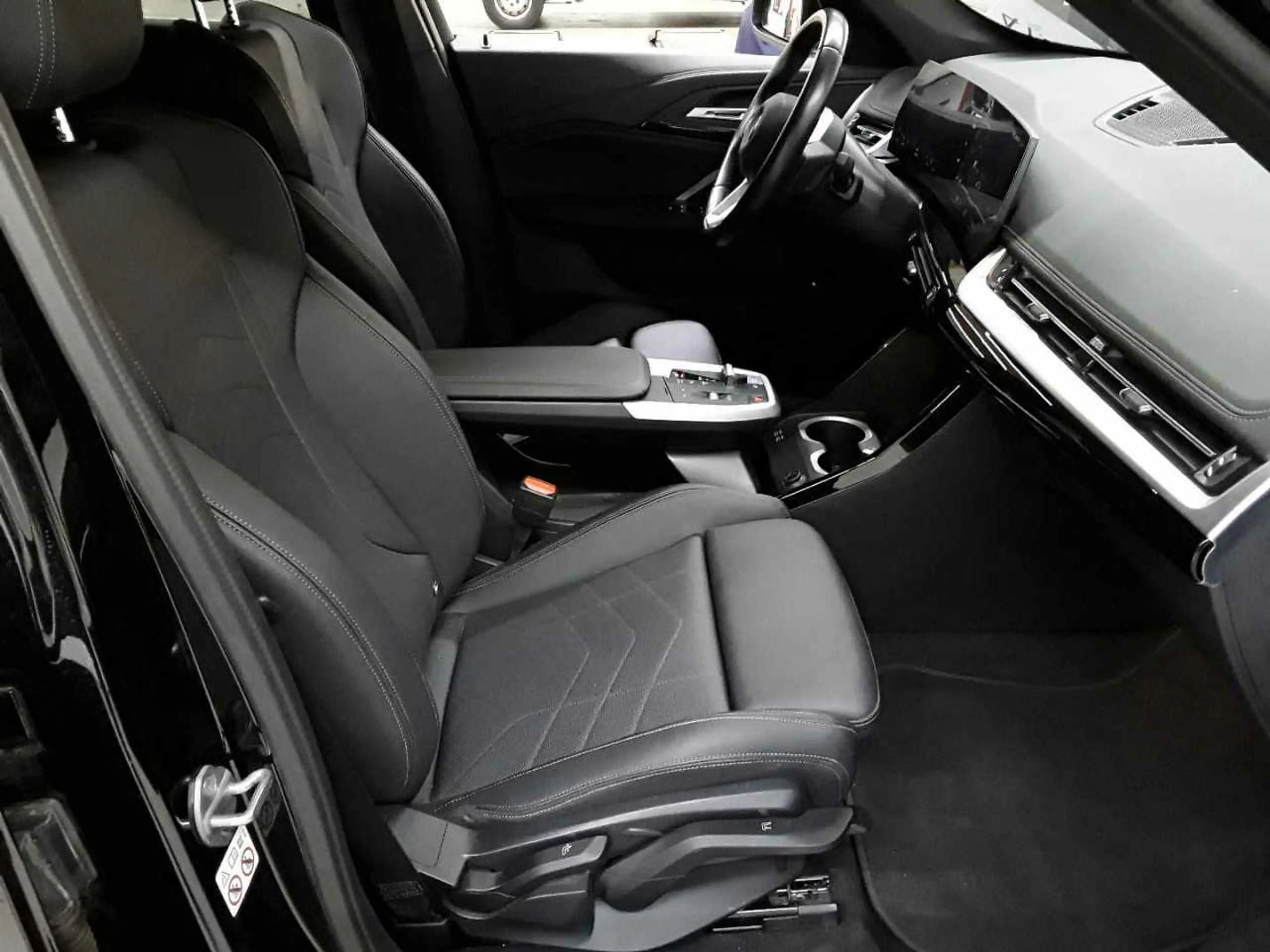 BMW iX1 iX1 xDrive30 xLine Navi Leder AHK — photo 8