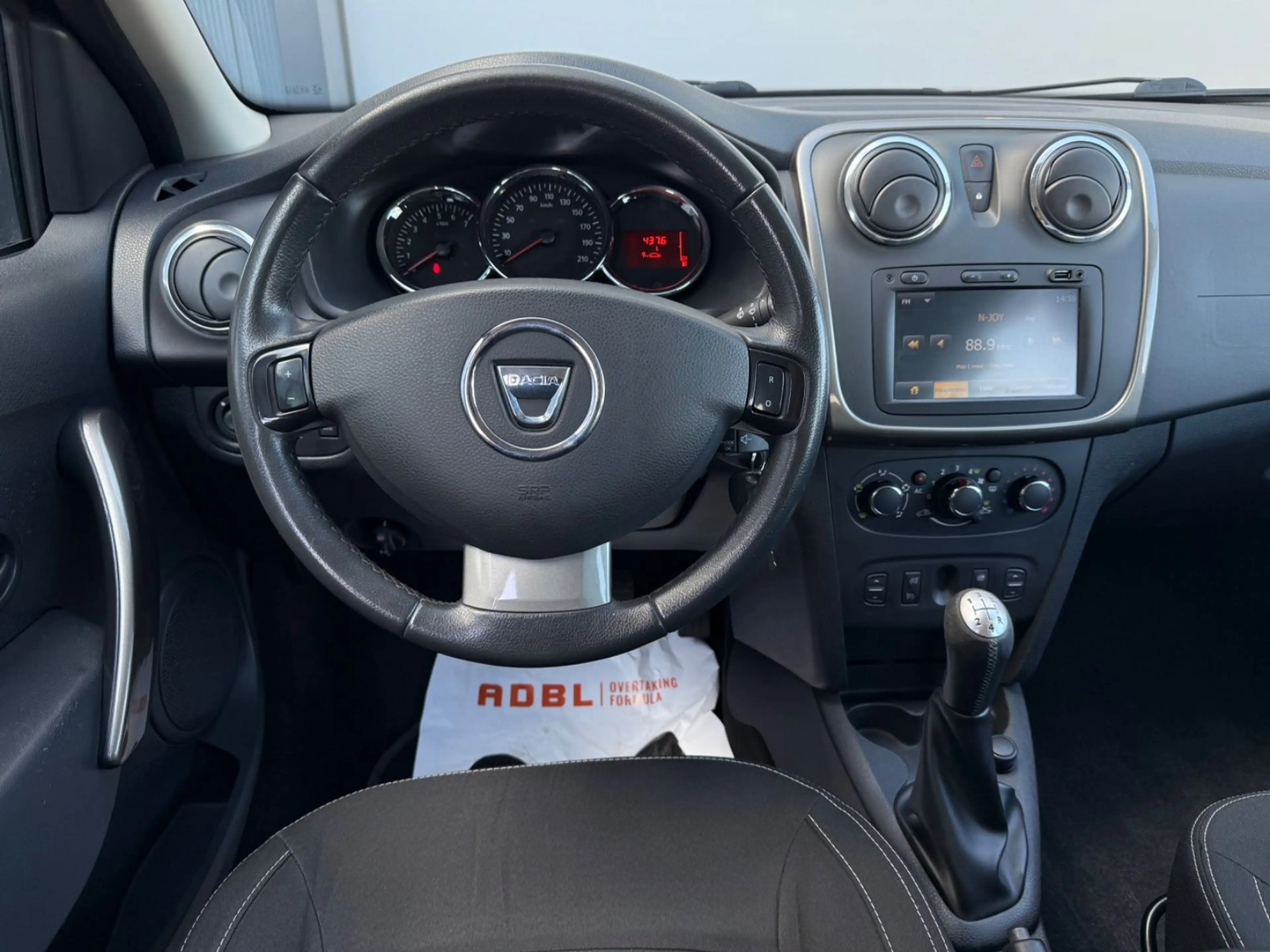Dacia Logan MCV II Kombi Prestige — photo 15
