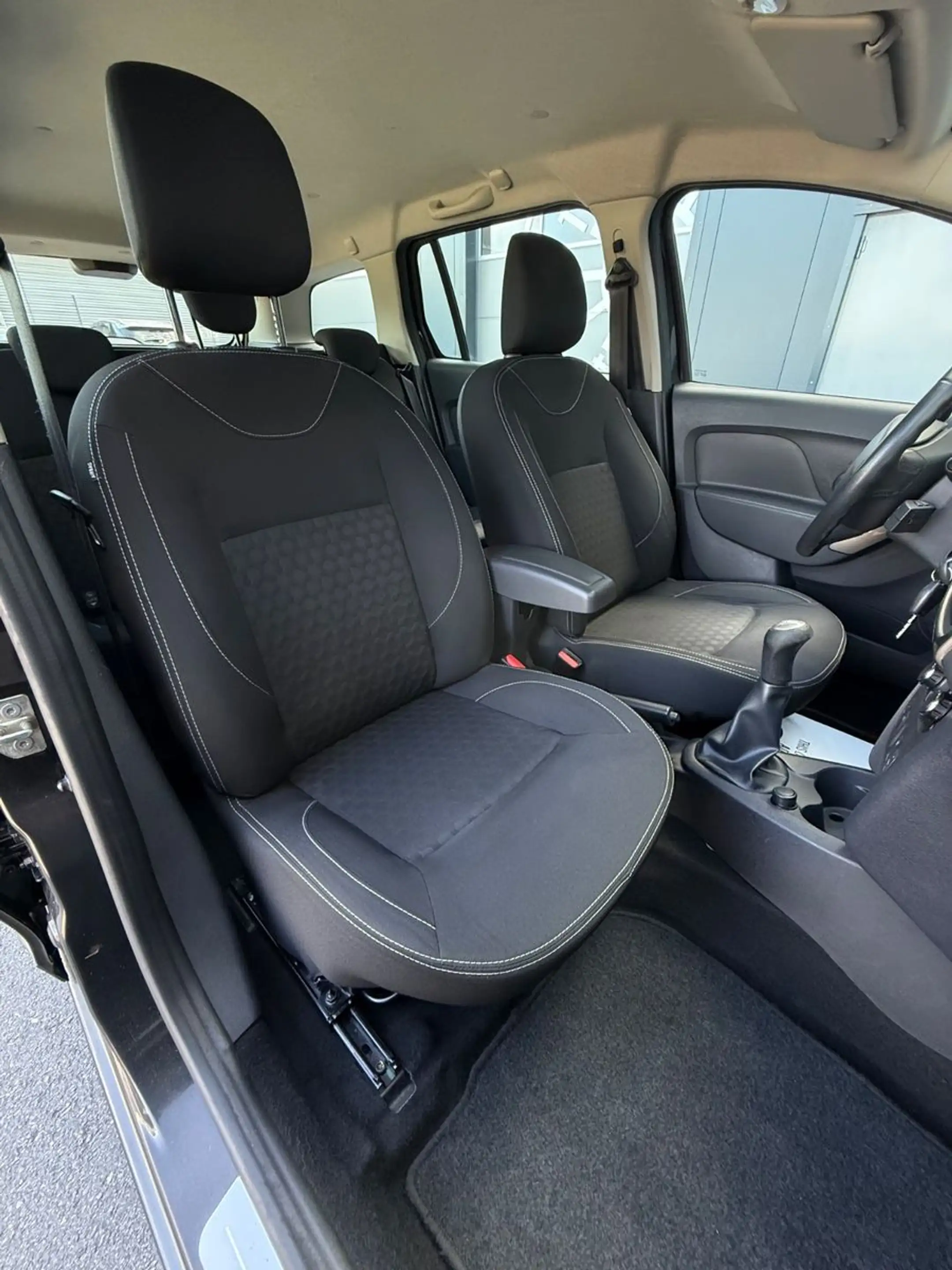 Dacia Logan MCV II Kombi Prestige — photo 10