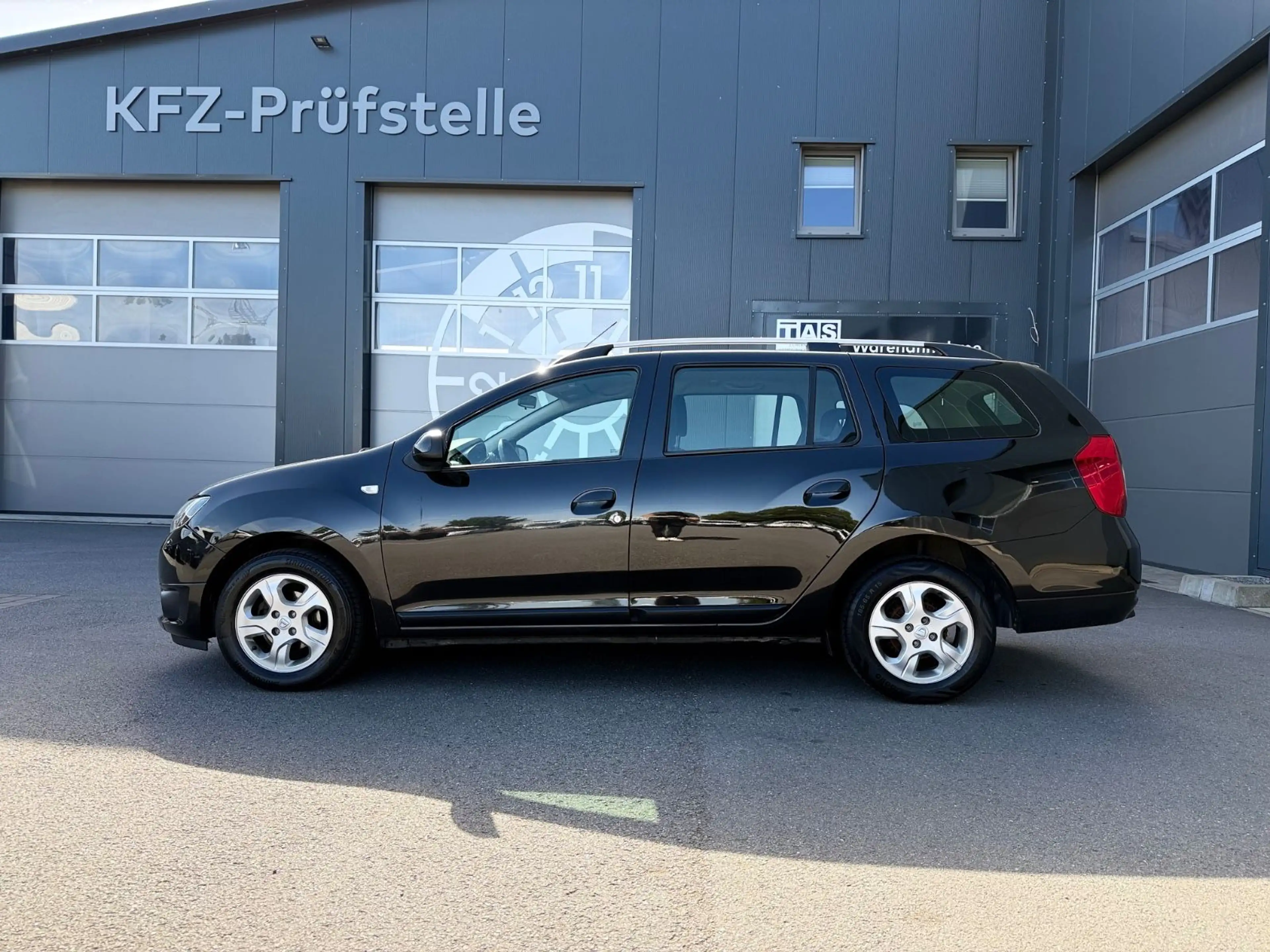 Dacia Logan MCV II Kombi Prestige — photo 3