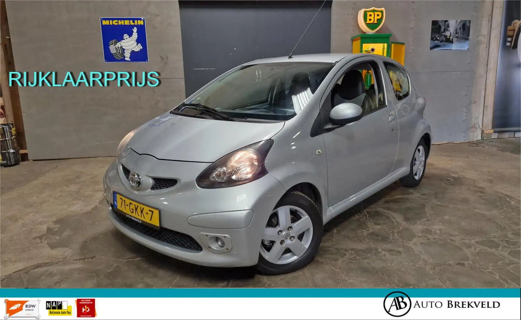 Toyota Aygo 1.0-12V Sport 68PK | Rijklaarprijs | Airco | Leder Grijs - 1