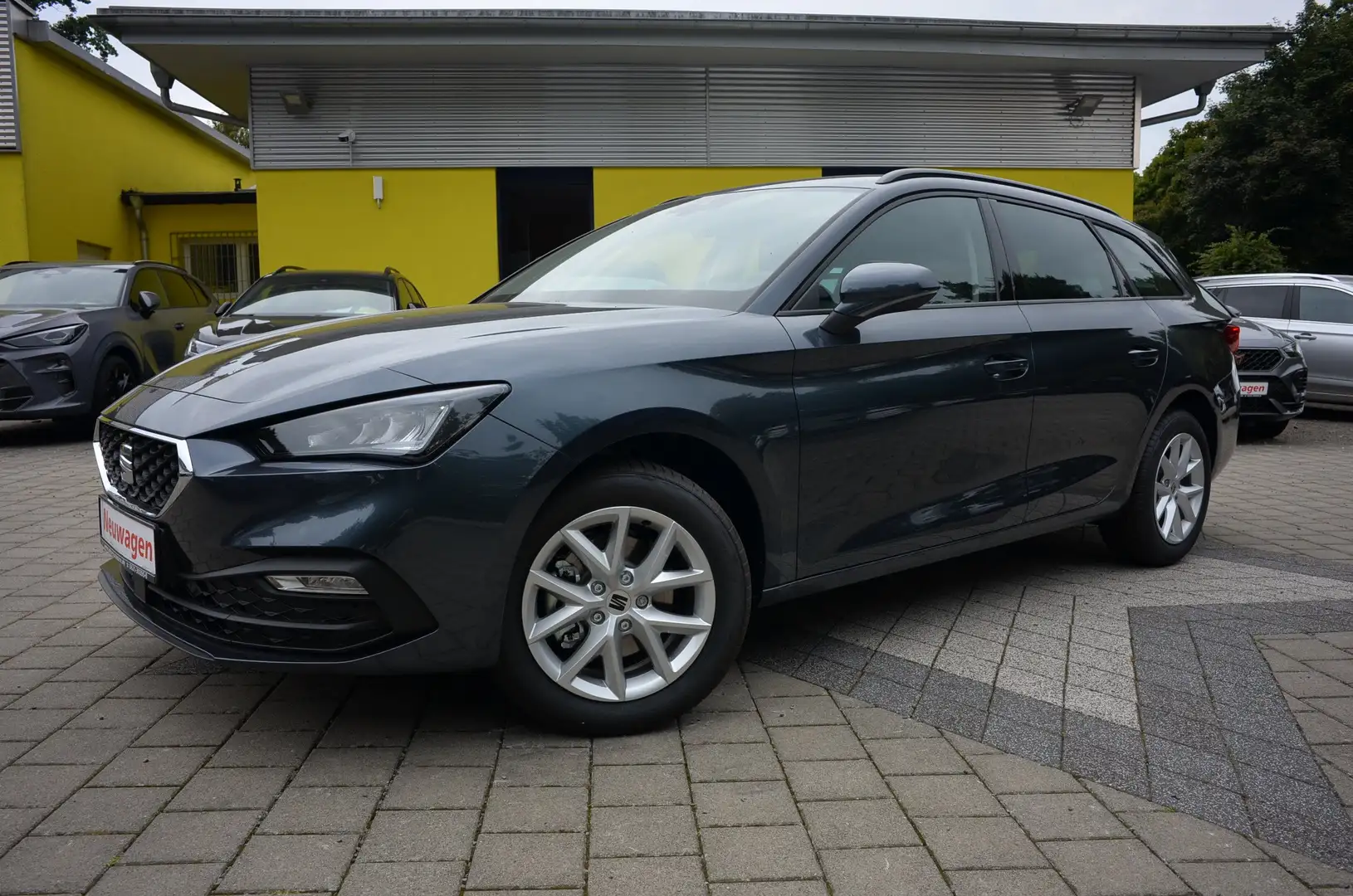 SEAT Leon Leon ST Kombi 1.5 TSI 5JGAR+ALARM+VZEK+LENKRADHZ Grau - 1