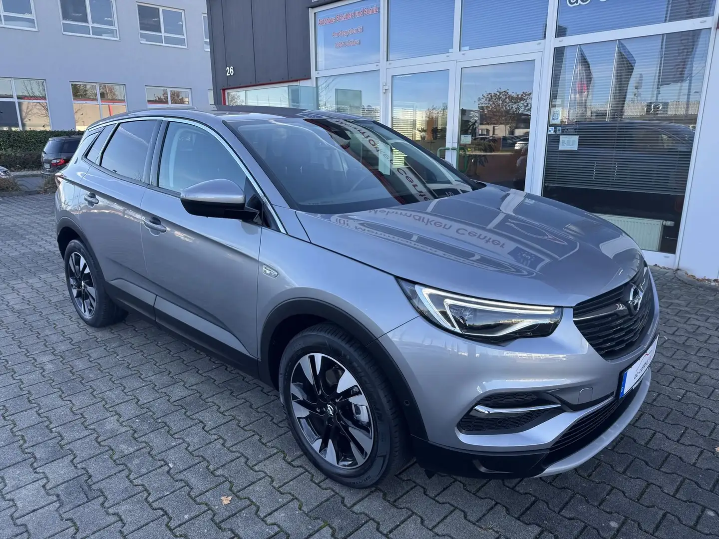 Opel Grandland X 1.2 T AT Navi LED AHK el.Heckkl.Temp Grijs - 1
