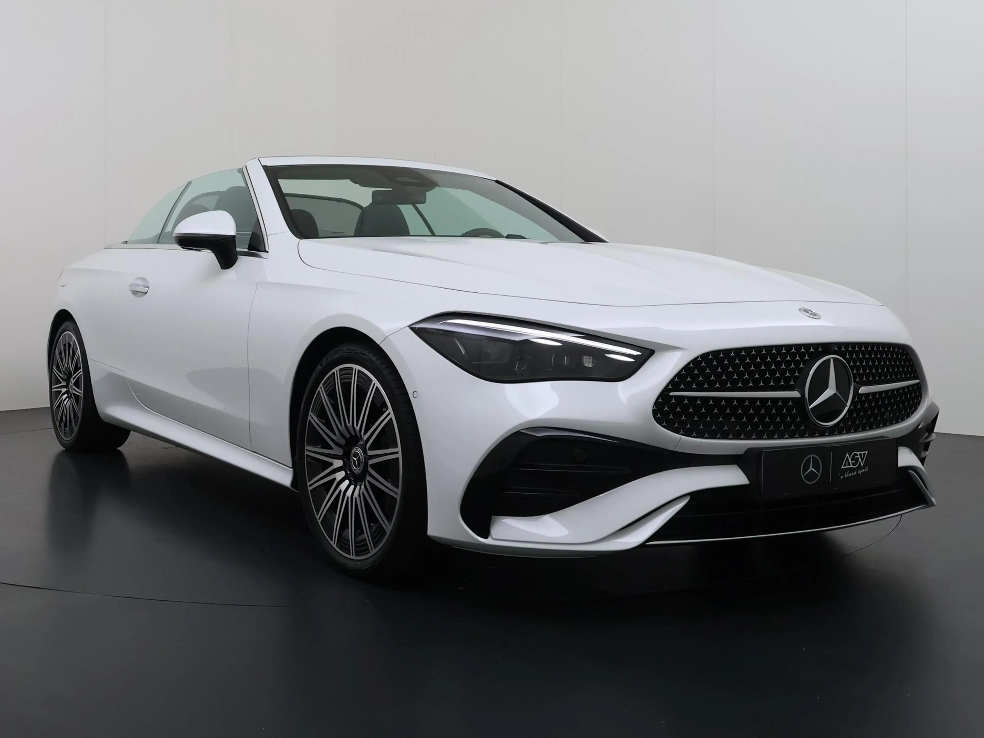 Mercedes-Benz CLE 300 Cabriolet 4MATIC AMG Line — photo 14