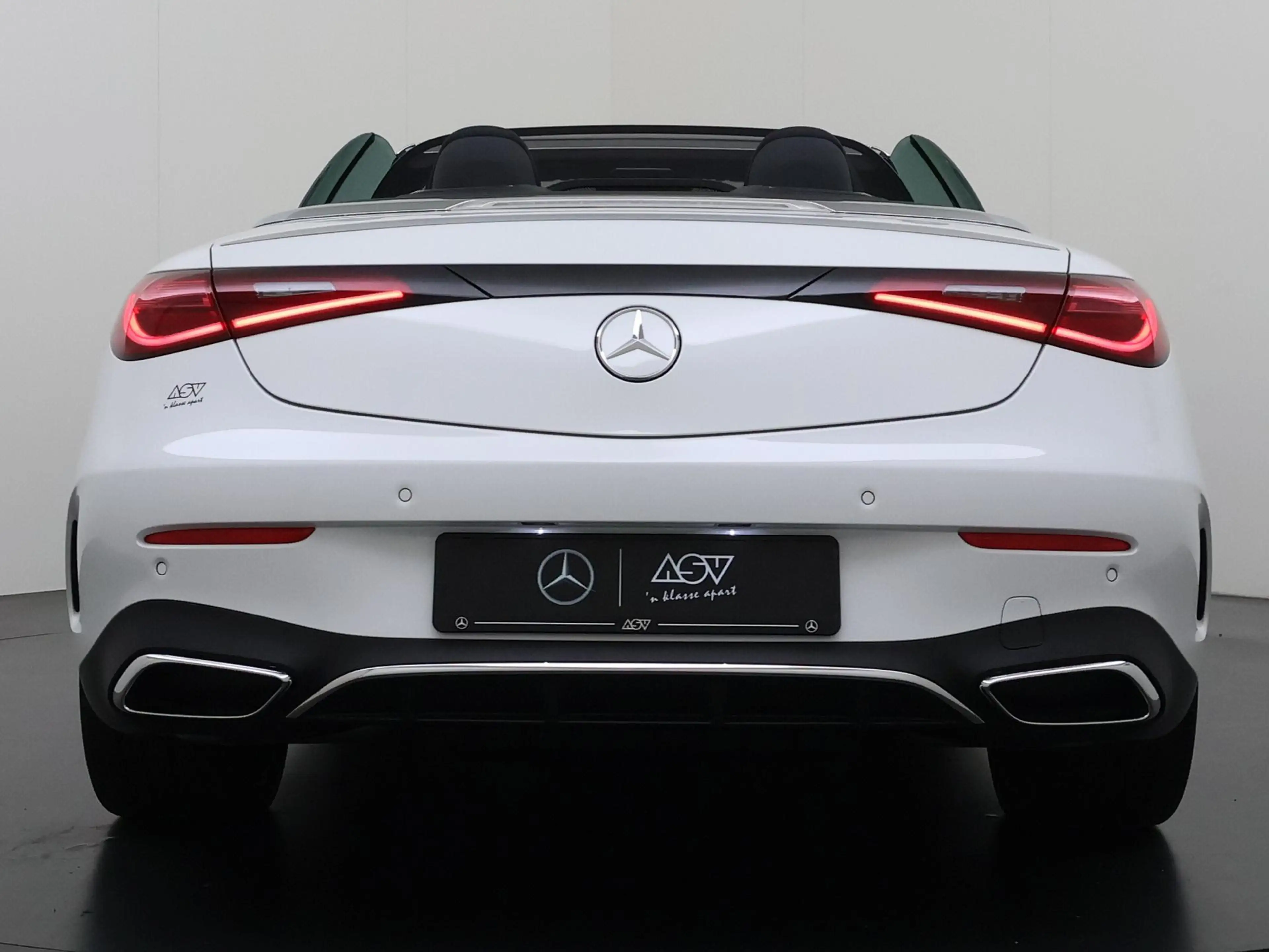 Mercedes-Benz CLE 300 Cabriolet 4MATIC AMG Line — photo 9