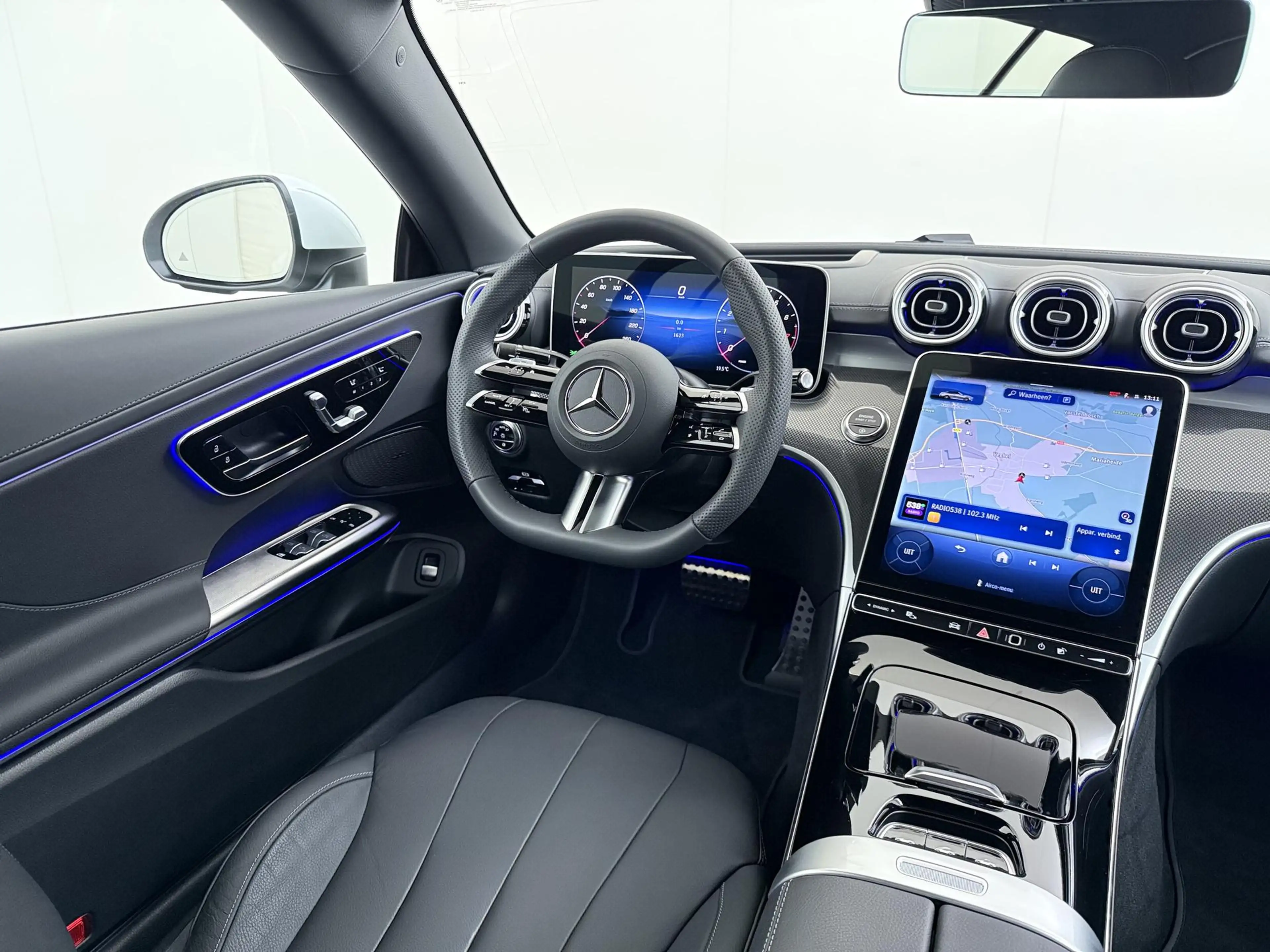 Mercedes-Benz CLE 300 Cabriolet 4MATIC AMG Line — photo 8