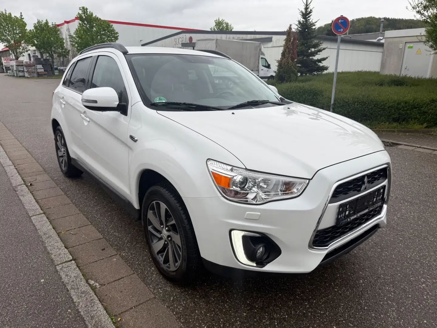 Mitsubishi ASX 2.2 DiD Automatik 4x4 4WD Celebration 300K Weiß - 1