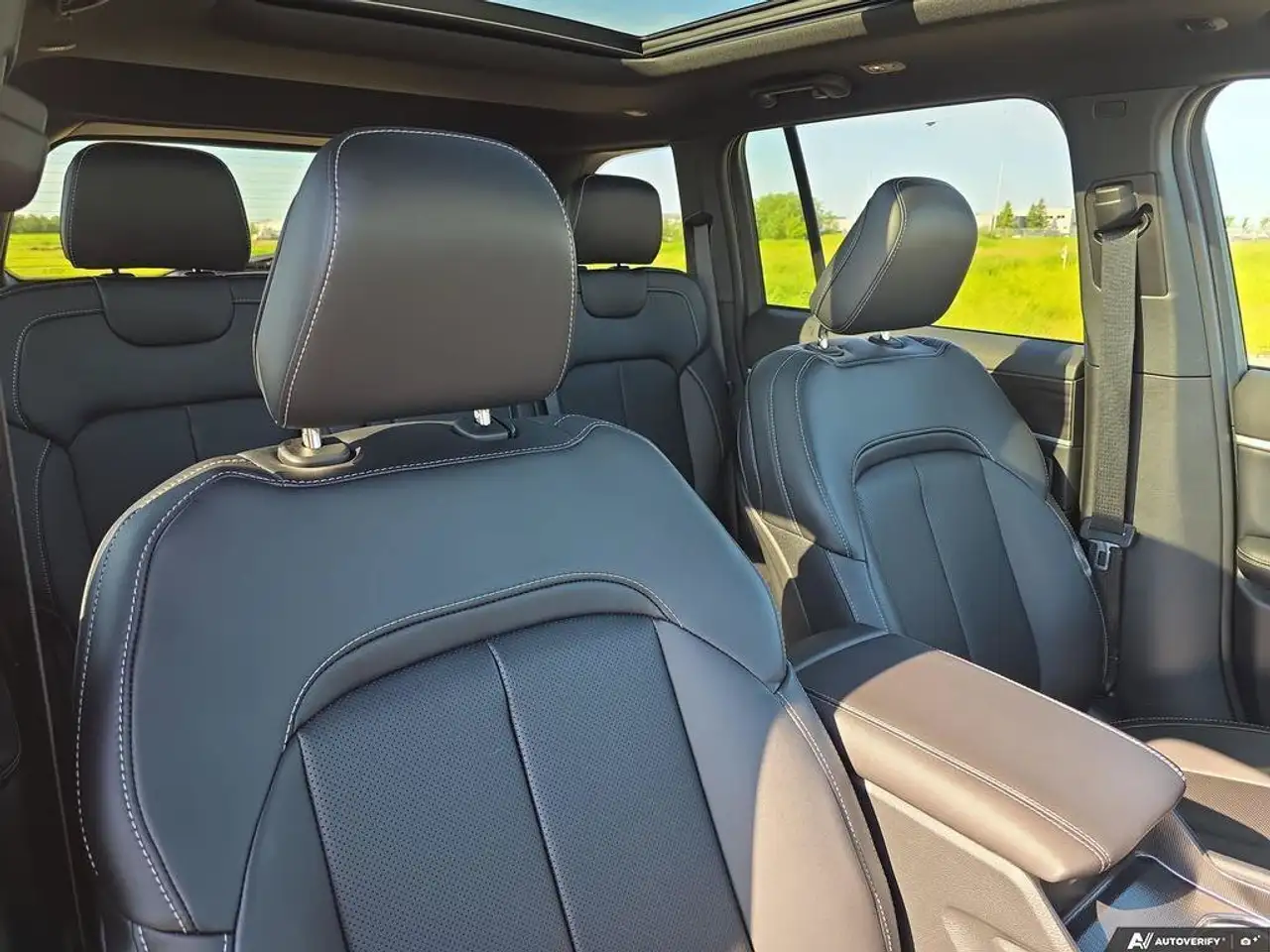 Jeep Grand Cherokee photo Jeep Grand Cherokee