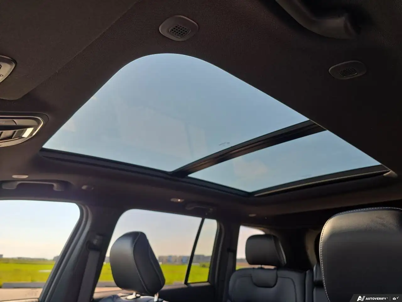 Jeep Grand Cherokee photo Jeep Grand Cherokee