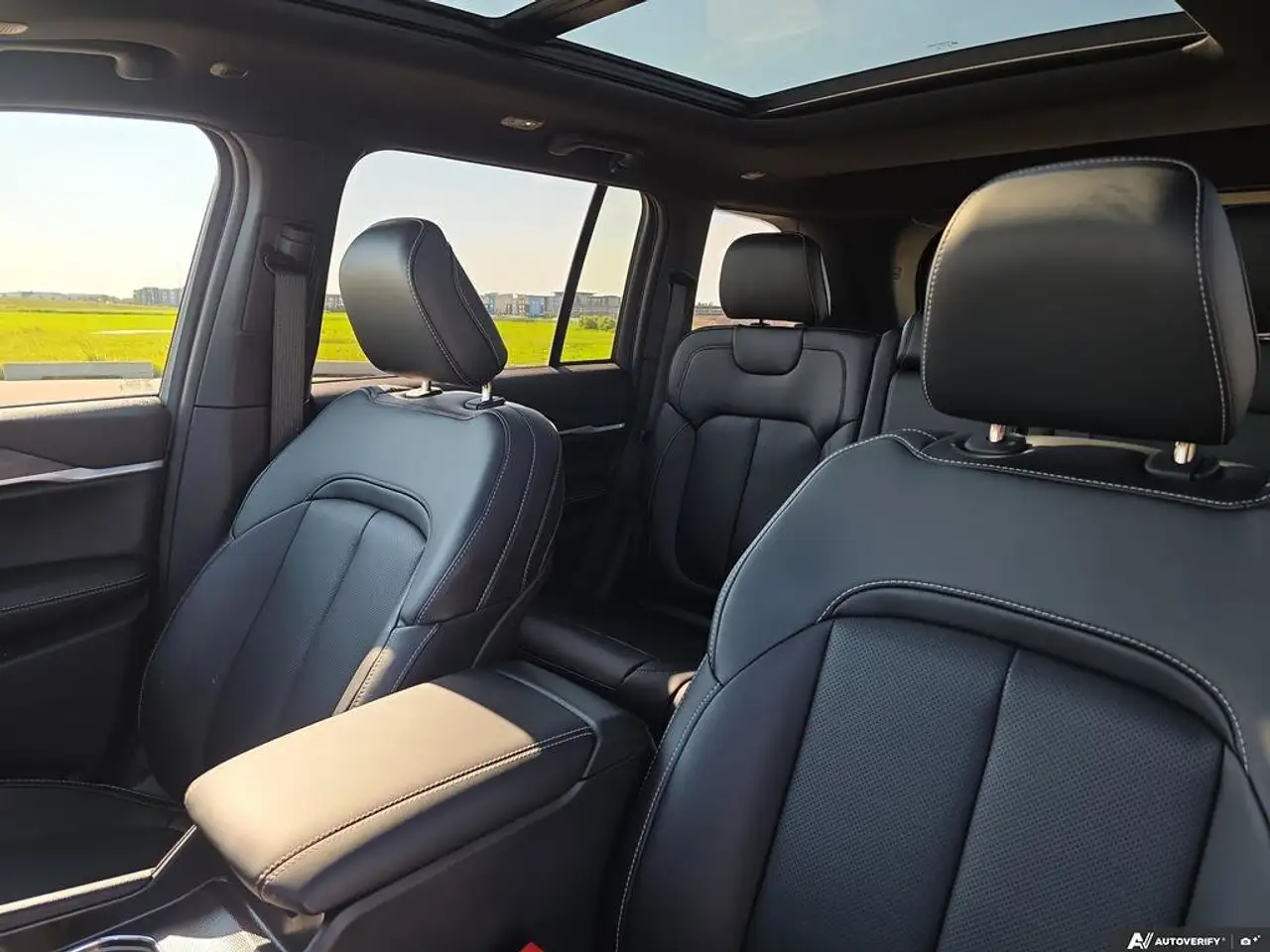 Jeep Grand Cherokee photo Jeep Grand Cherokee