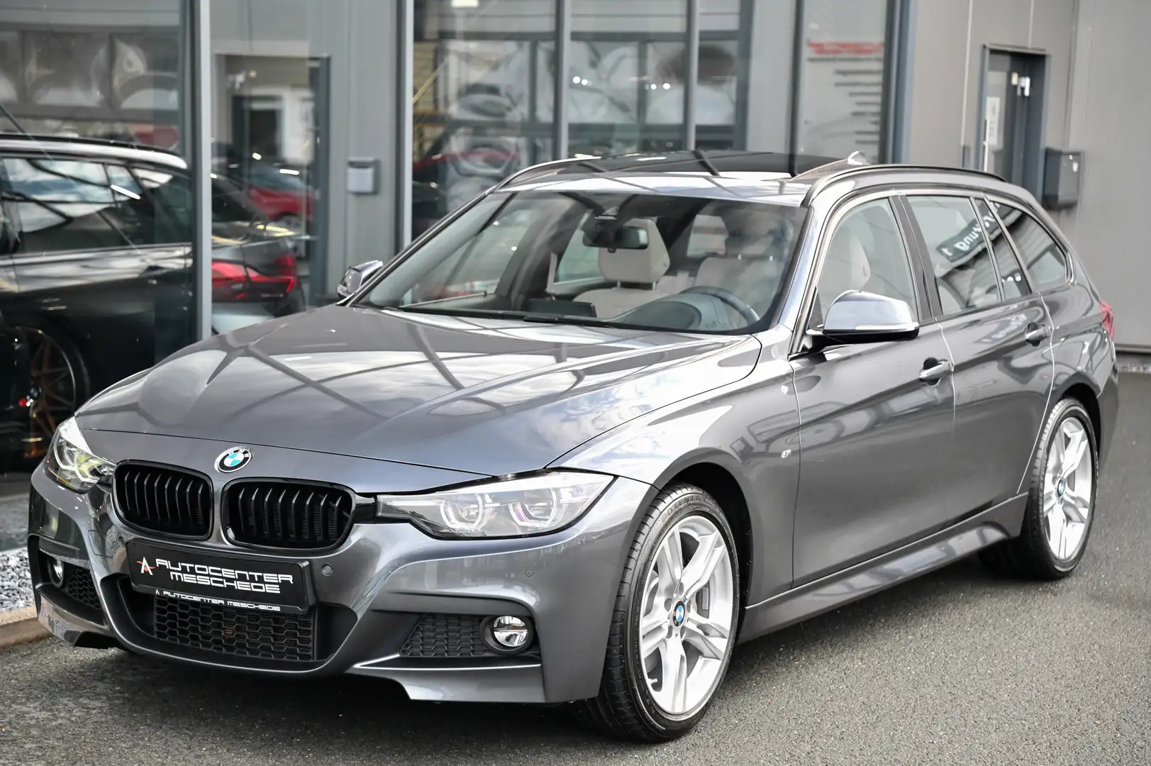 BMW 340 Touring xDrive M Sport Shadow HUD* Pano* Grau - 2