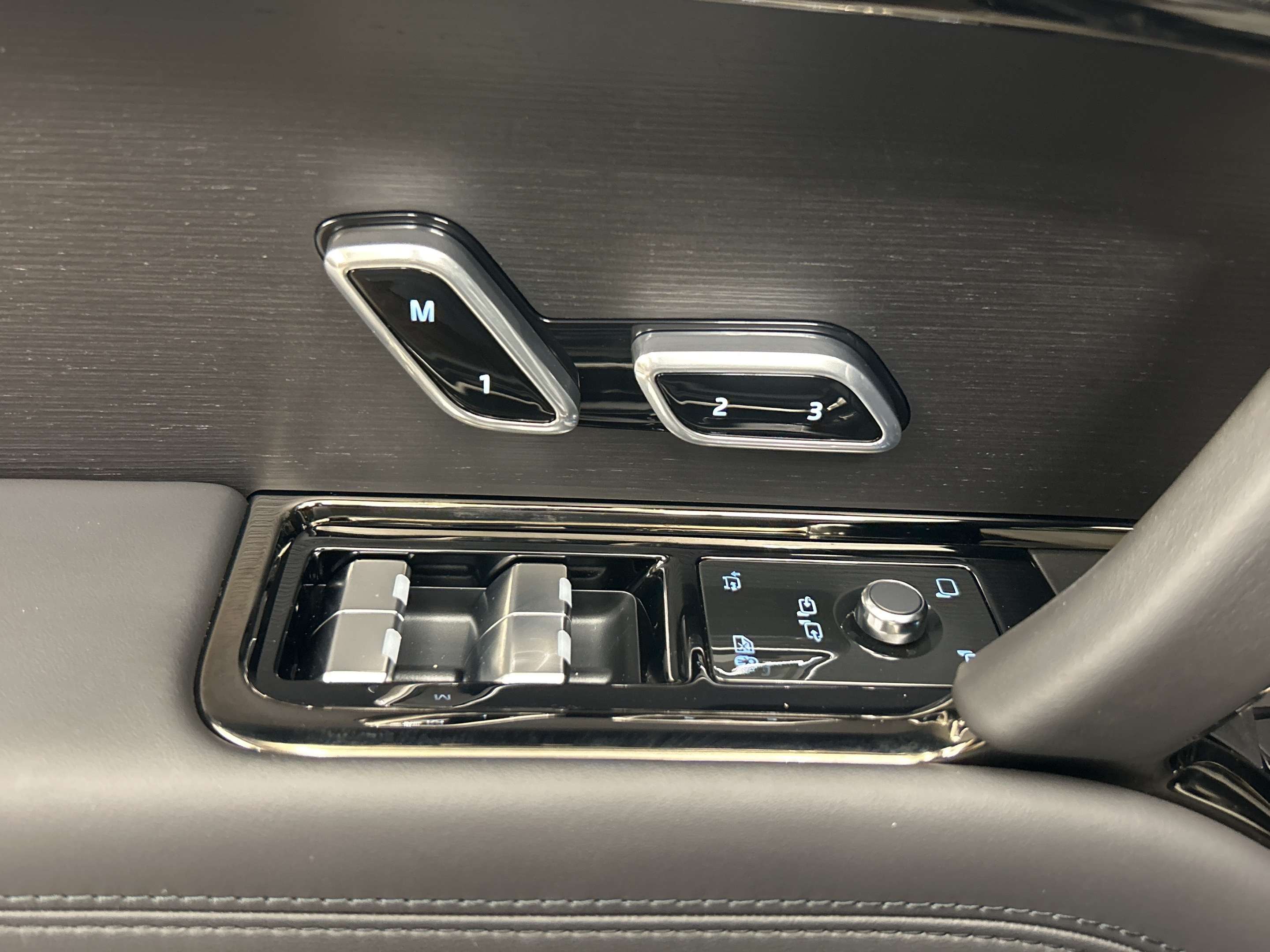 2026 Land Rover Range Rover Sport Dynamic SE thumb 9
