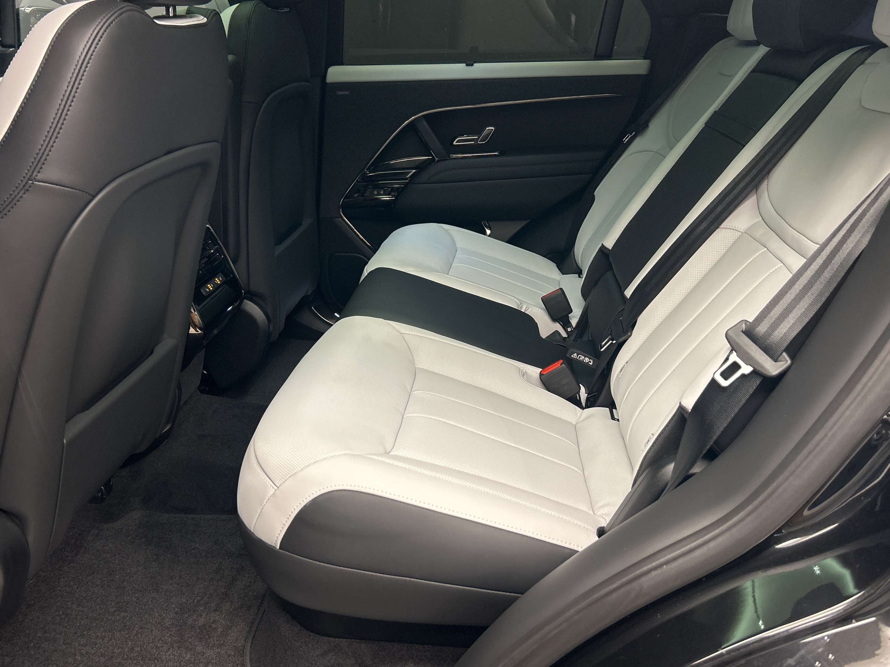 2026 Land Rover Range Rover Sport Dynamic SE thumb 18