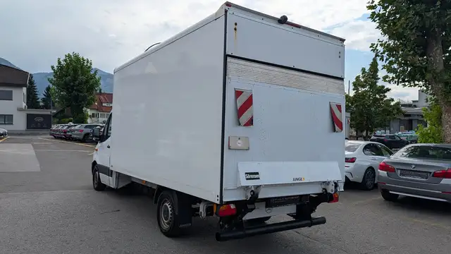 Mercedes-Benz Sprinter view 6