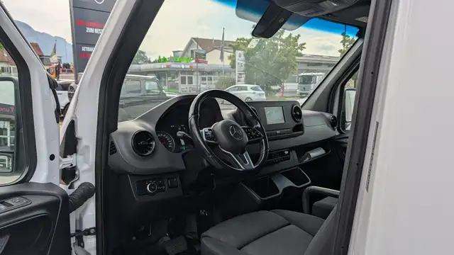 Mercedes-Benz Sprinter view 11