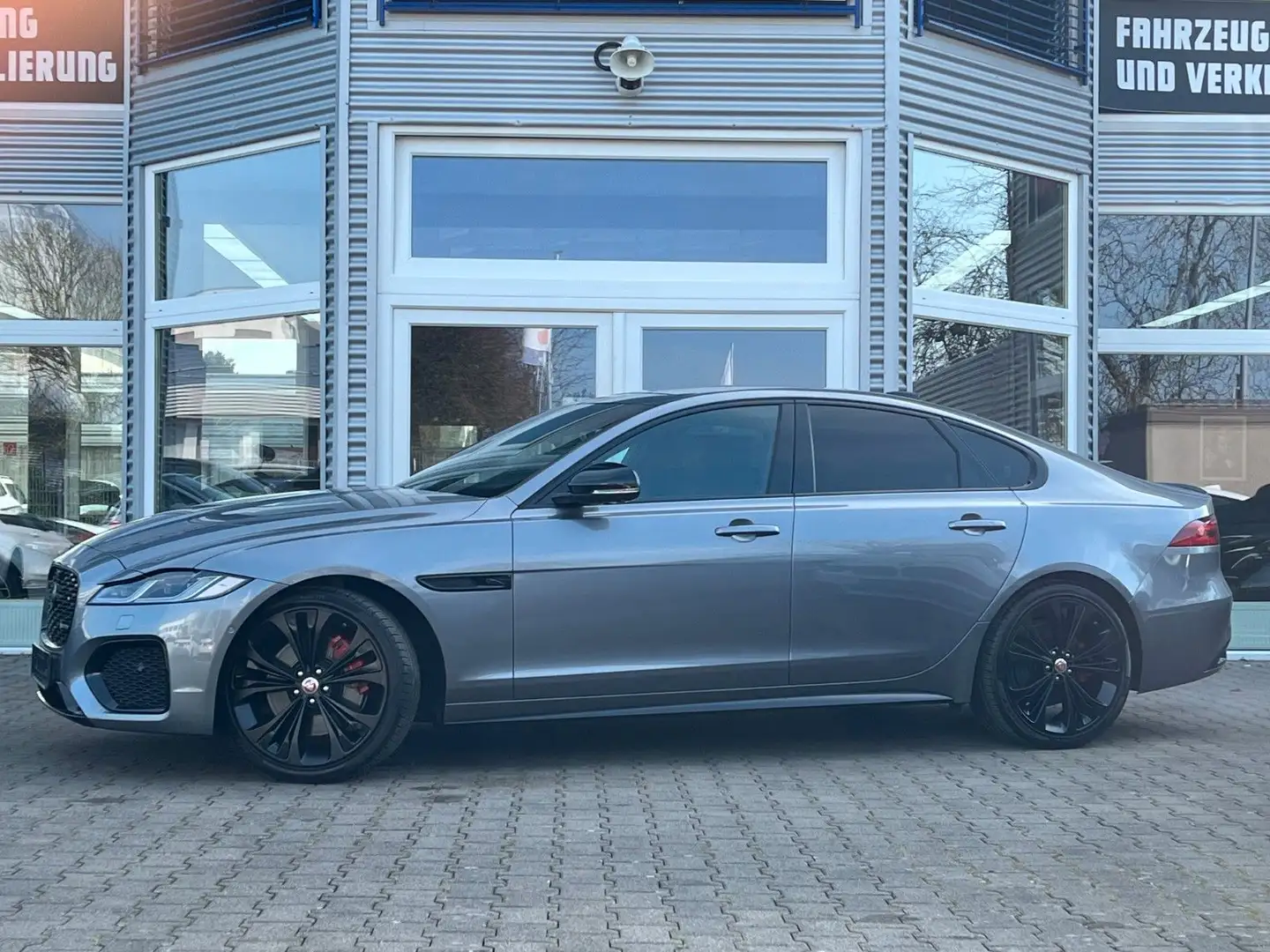 Jaguar XF P300 R-DYNAMIC PIXEL/HUD/KLIMASITZE/3D360 ° Gris - 2
