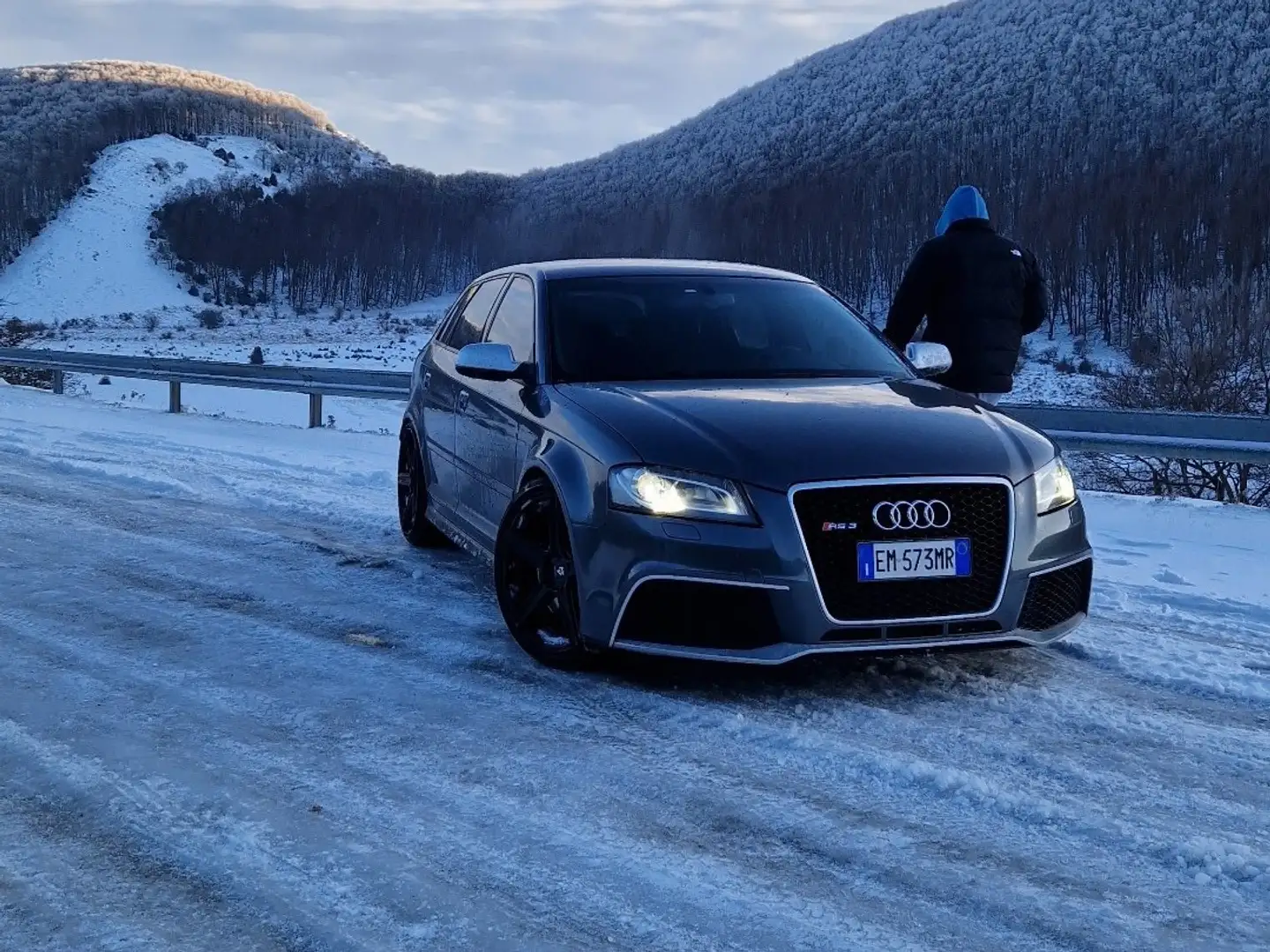 Audi RS3 Sportback 2.5 tfsi quattro s-tronic Gri - 2