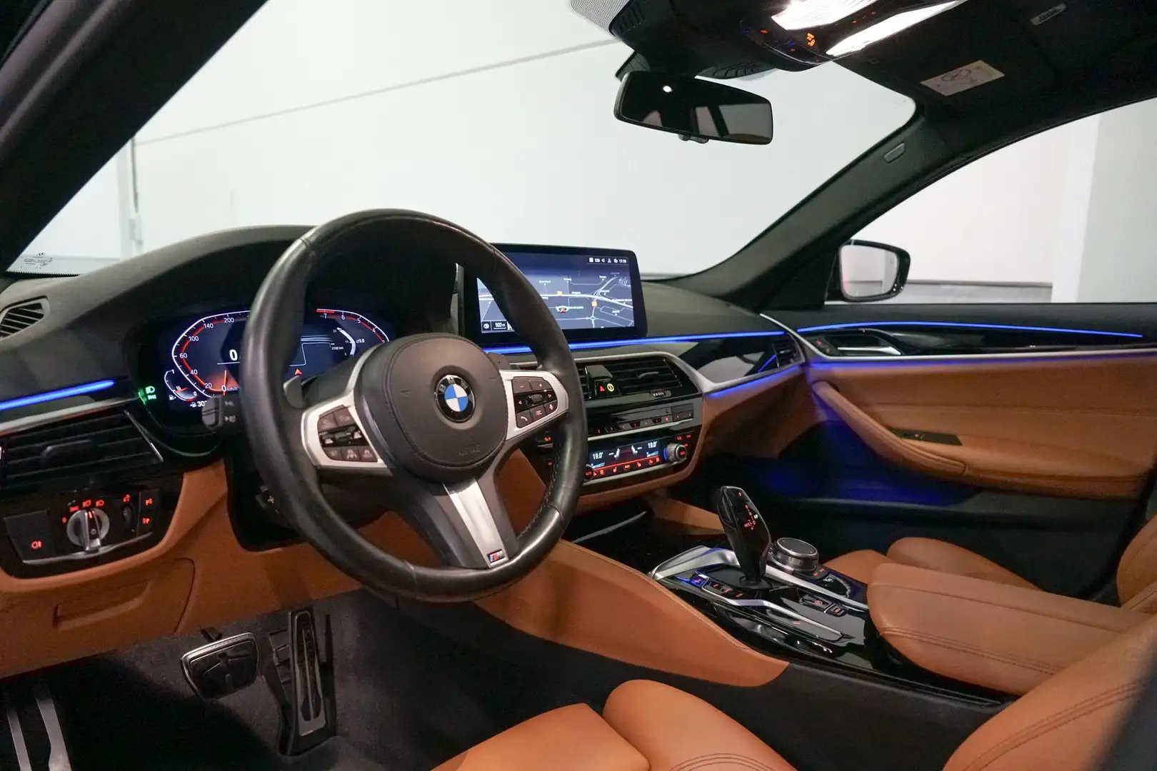 BMW 540 5-serie Touring 540i xDrive M-Sport | Panoramadak Schwarz - 2
