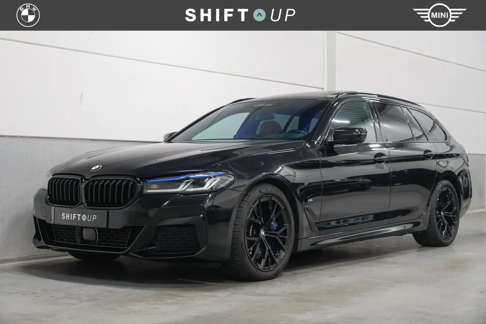 BMW 540 5-serie Touring 540i xDrive M-Sport | Panoramadak Schwarz - 1