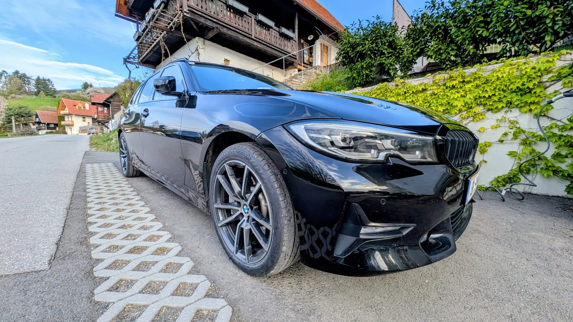 BMW 330 330e PHEV Touring Aut. Schwarz - 2