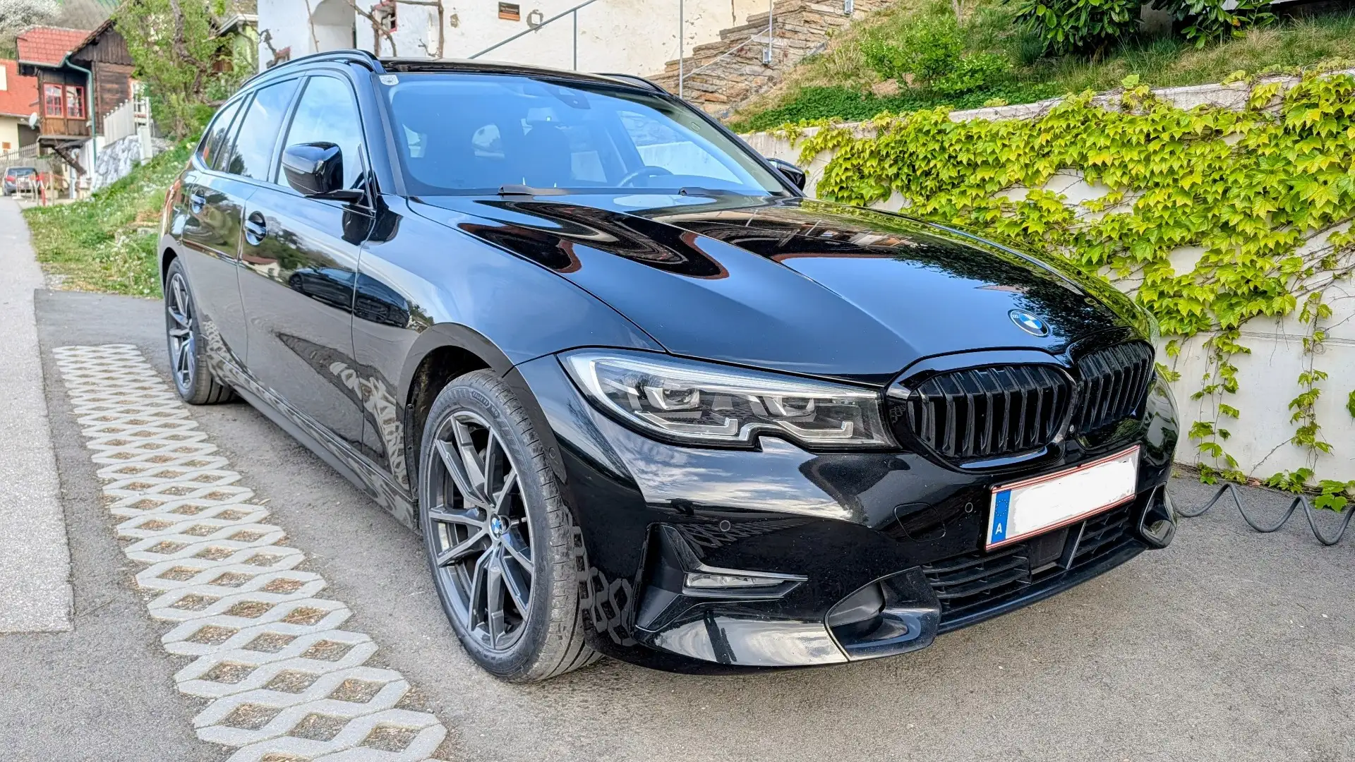 BMW 330 330e PHEV Touring Aut. Schwarz - 1