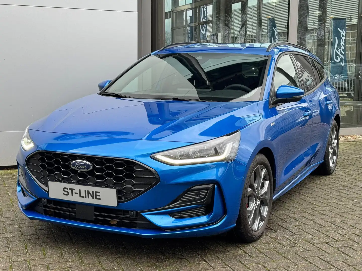 Ford Focus Wagon ST-Line X 1.0 Ecoboost Hybrid 155PK Automaat Bleu - 2