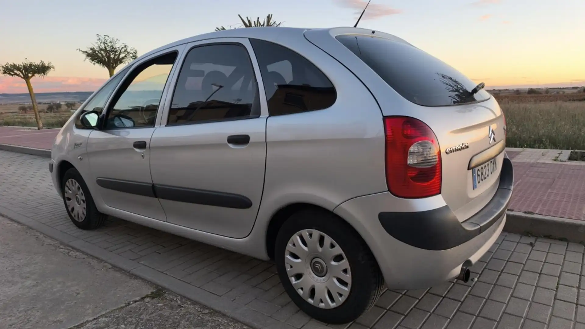 Citroen Xsara Picasso 1.6HDi Exclusive 92 Plateado - 2