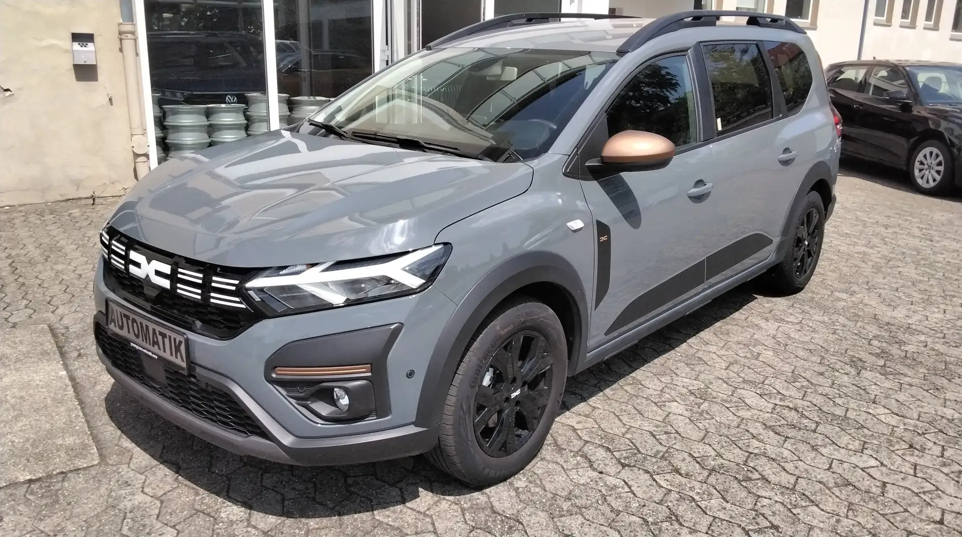Dacia Jogger 1.6 Hybr. AUTOM. AHK NAVI KAMERA 7SEATS - 1