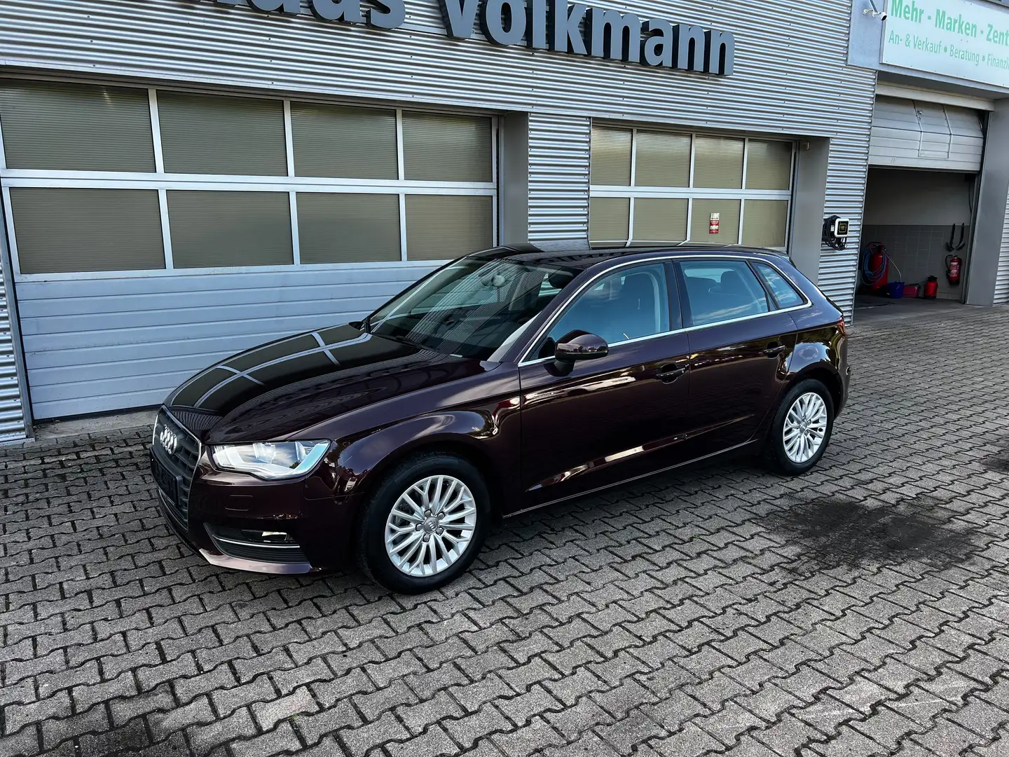 Audi A3 Ambiente Alufelgen Sitzheizung Berganfahr S-Tronic Rouge - 2